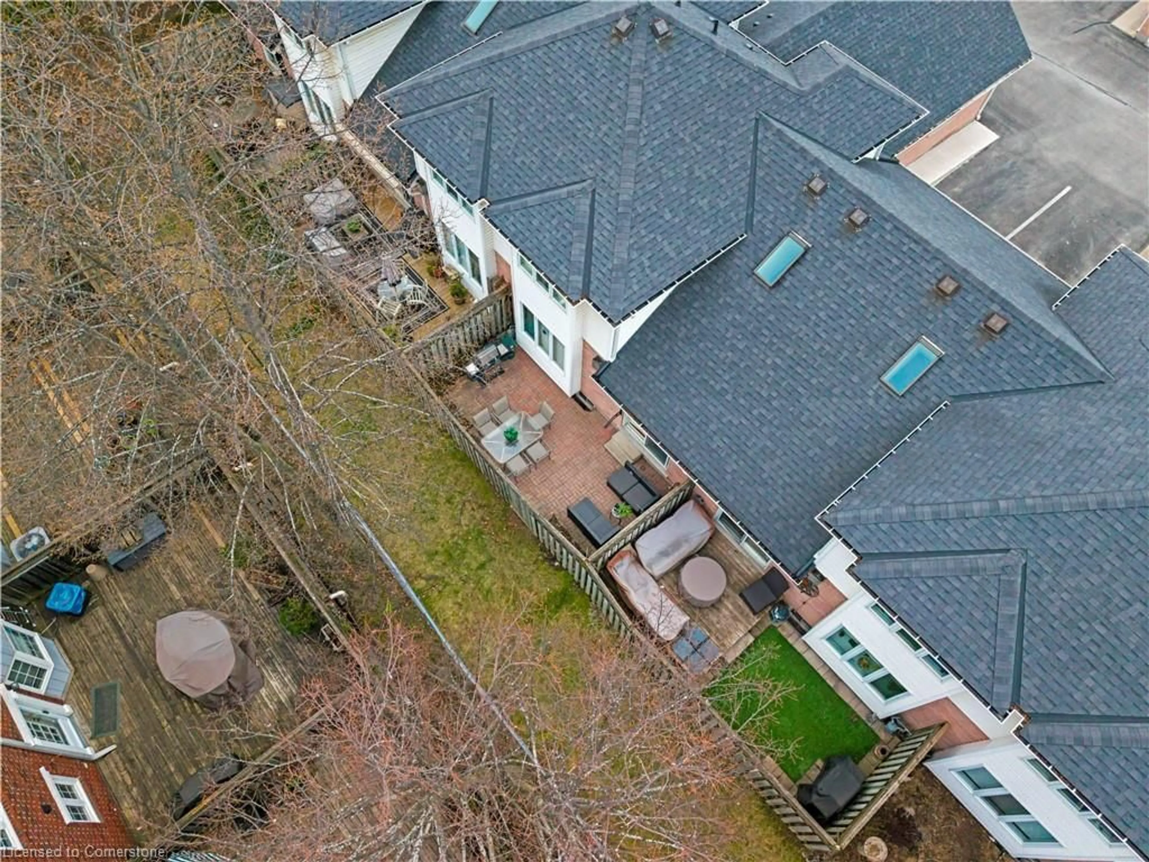 A pic from outside/outdoor area/front of a property/back of a property/a pic from drone, city buildings view from balcony for 2435 Woodward Ave #9, Burlington Ontario L7R 1V2