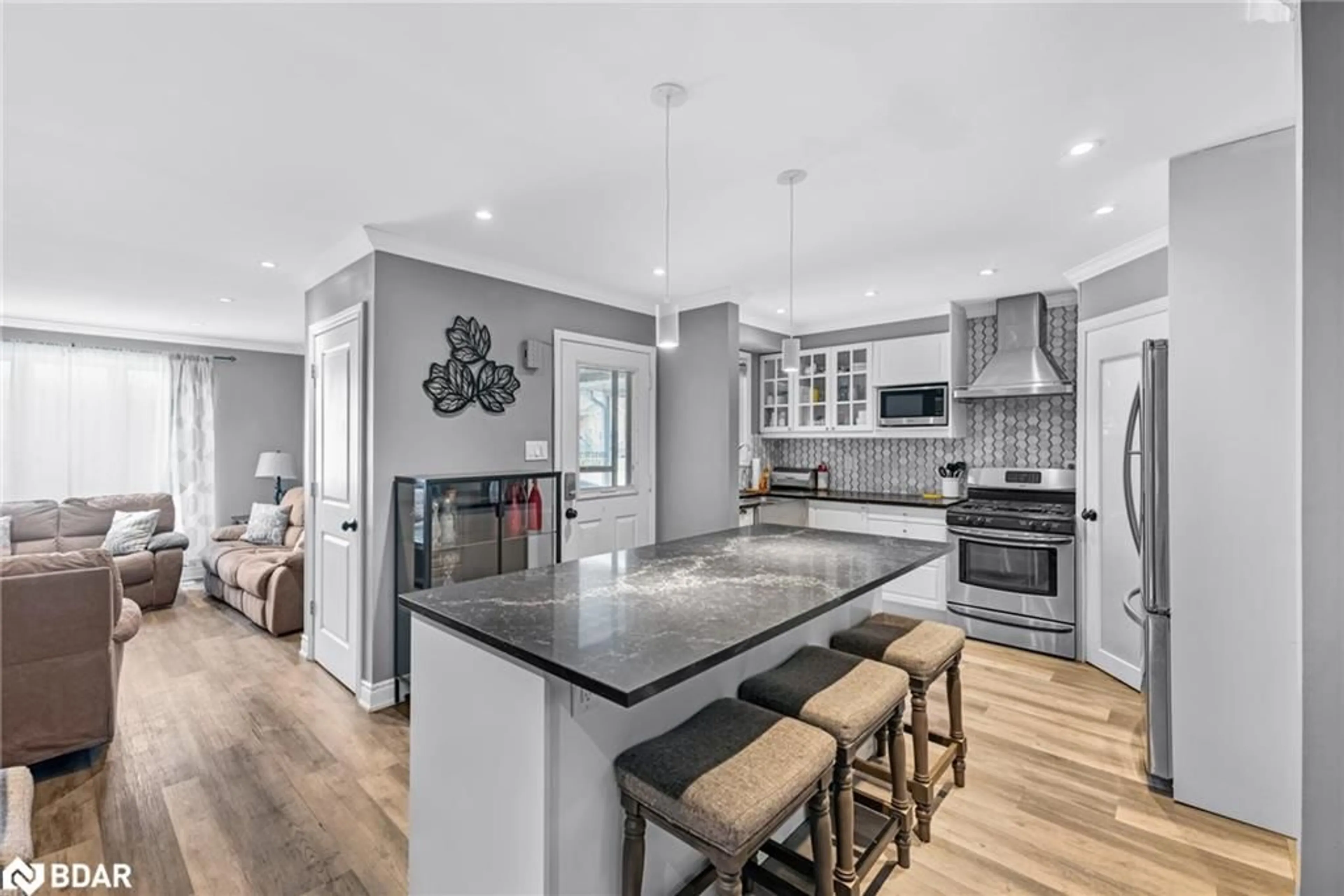 Open concept kitchen, unknown for 43 Longview Dr, Bradford Ontario L3Z 2H4