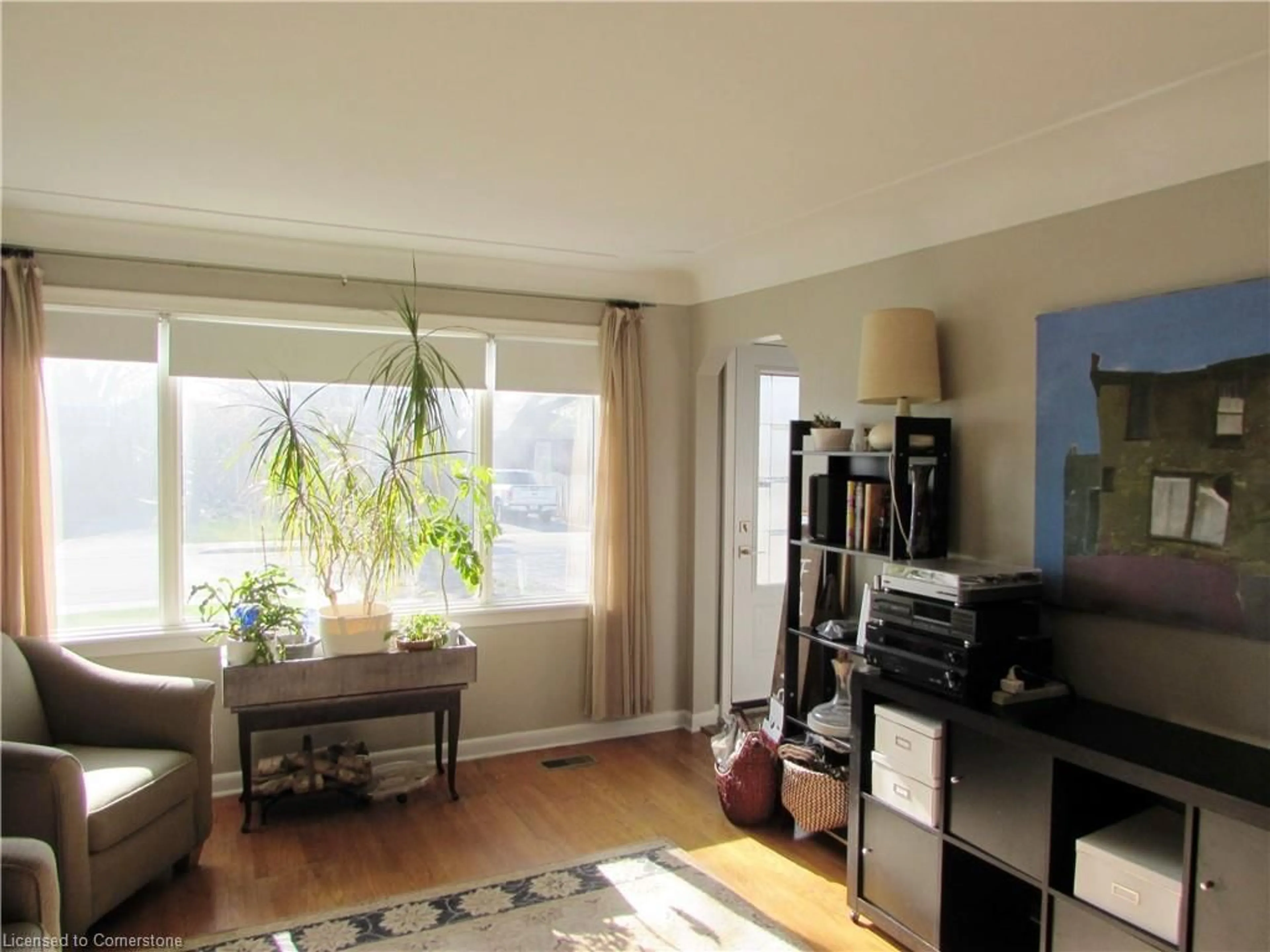 A pic of a room for 342 East 17th St, Hamilton Ontario L9A 4M8