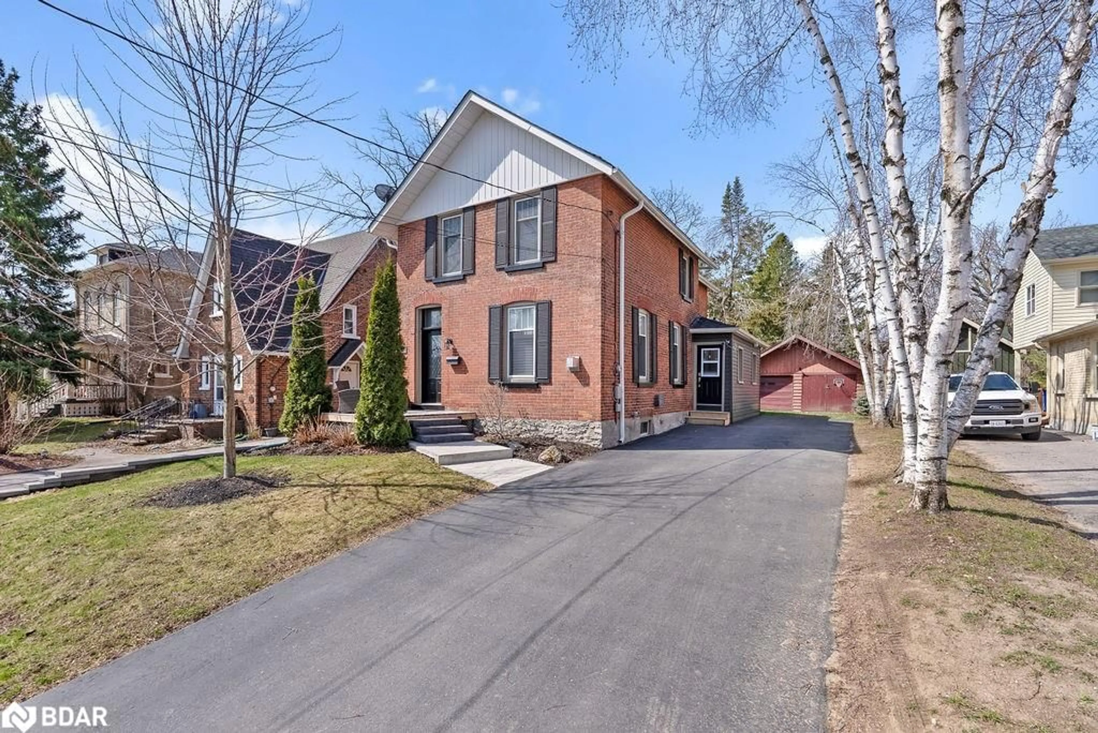 Home with brick exterior material, street for 21 Sussex St, Lindsay Ontario K9V 4H3