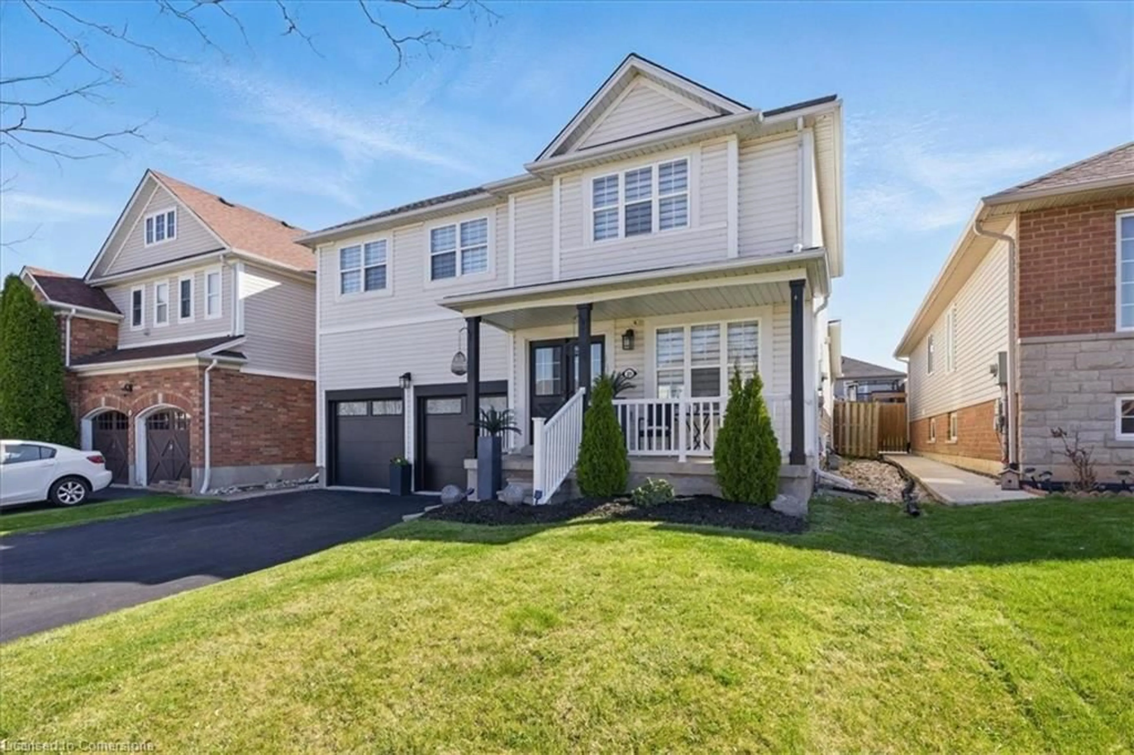 Home with vinyl exterior material, street for 21 Draper St, Brantford Ontario N3T 6P8