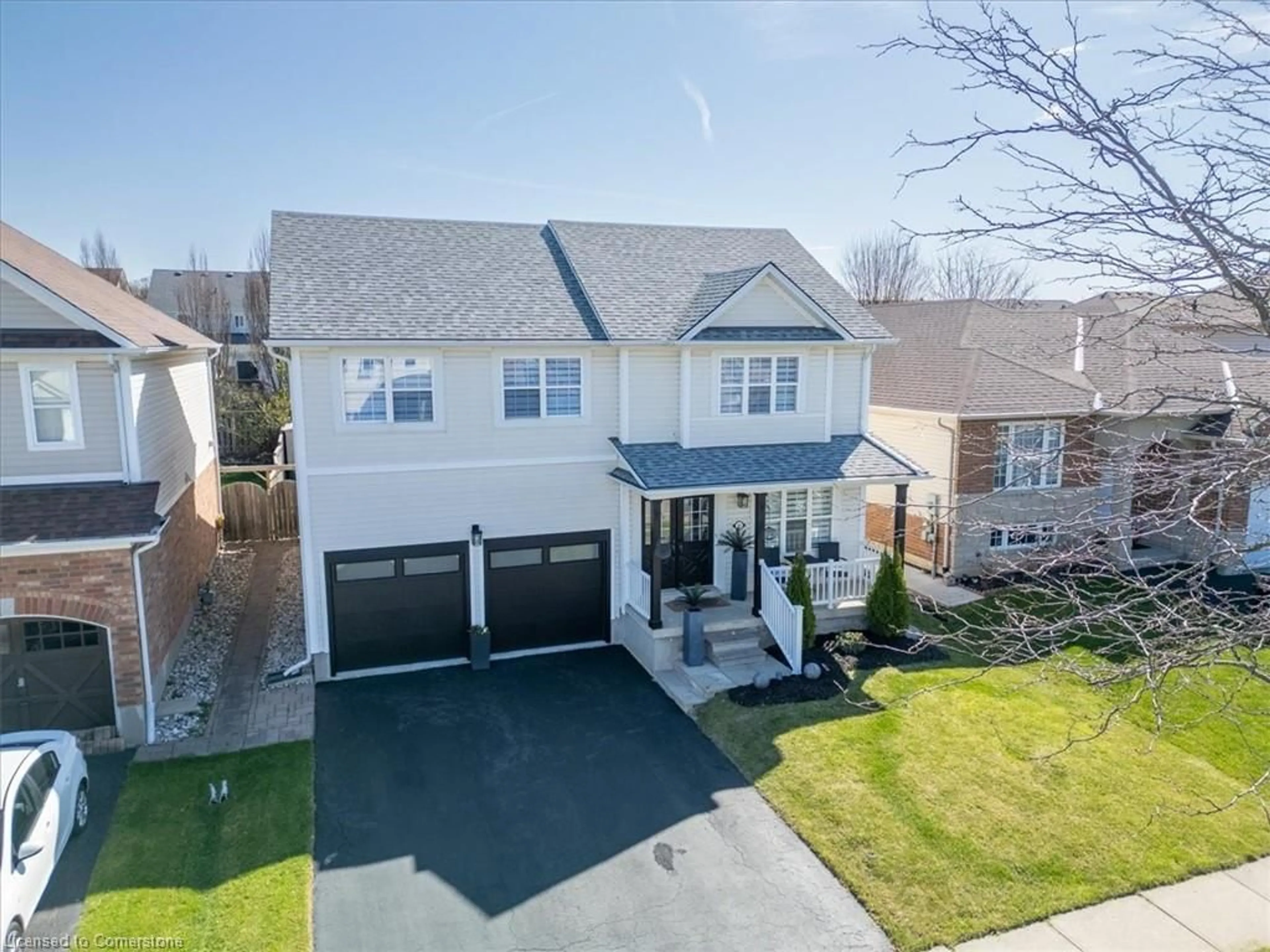 A pic from outside/outdoor area/front of a property/back of a property/a pic from drone, street for 21 Draper St, Brantford Ontario N3T 6P8