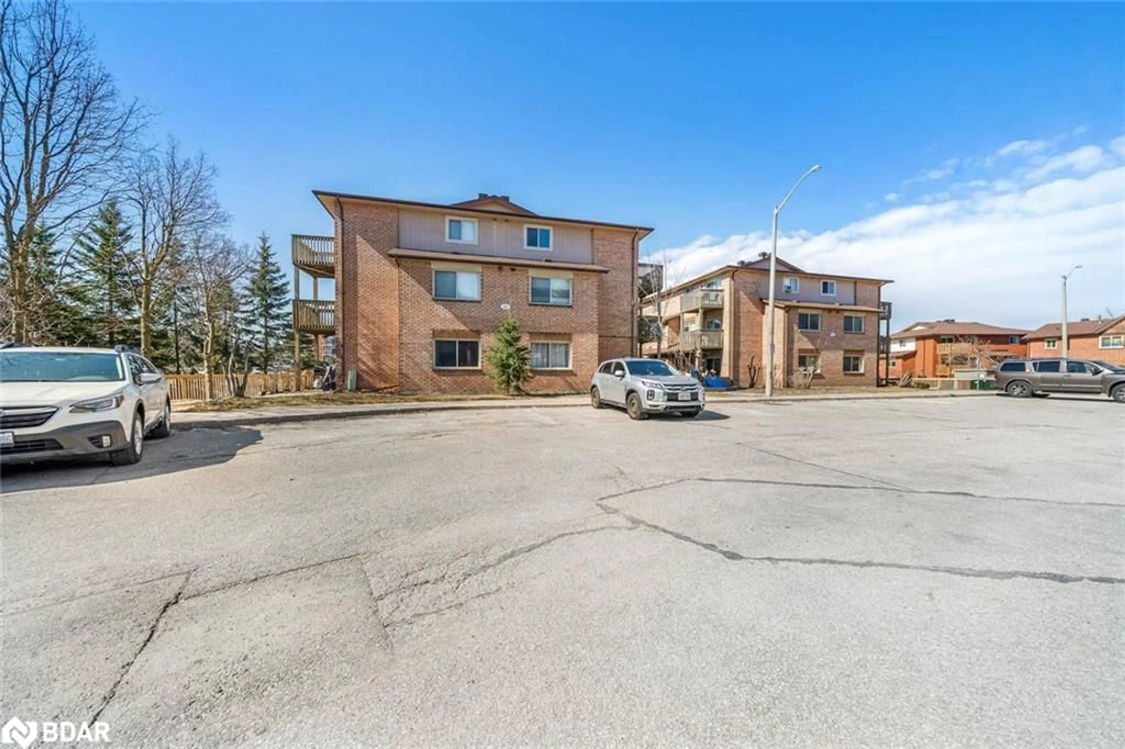 Patio, building for 13 Meadow Lane #8, Barrie Ontario L4N 6Z1