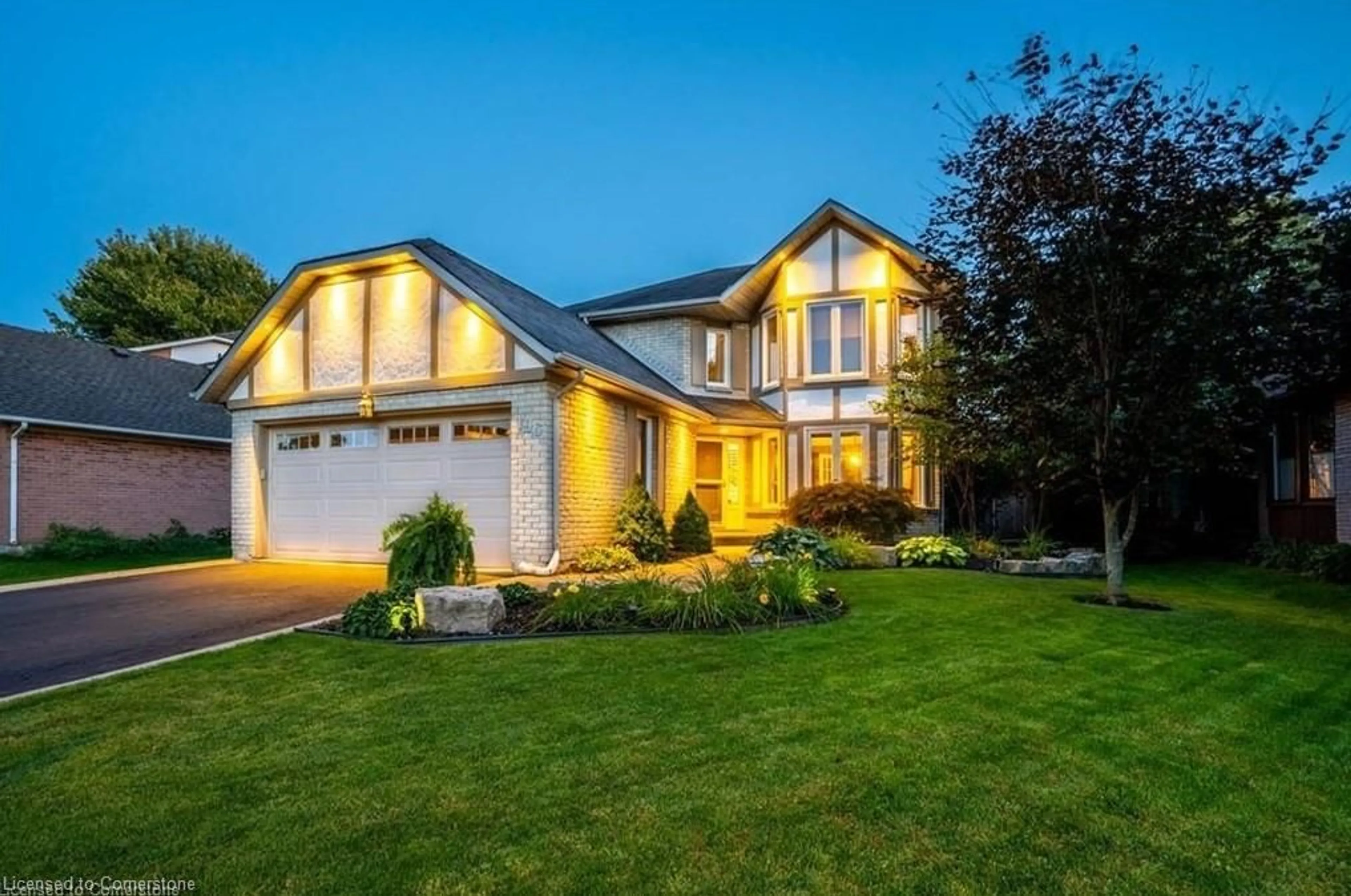 Home with vinyl exterior material, street for 196 Amberly Blvd, Ancaster Ontario L9G 4J7
