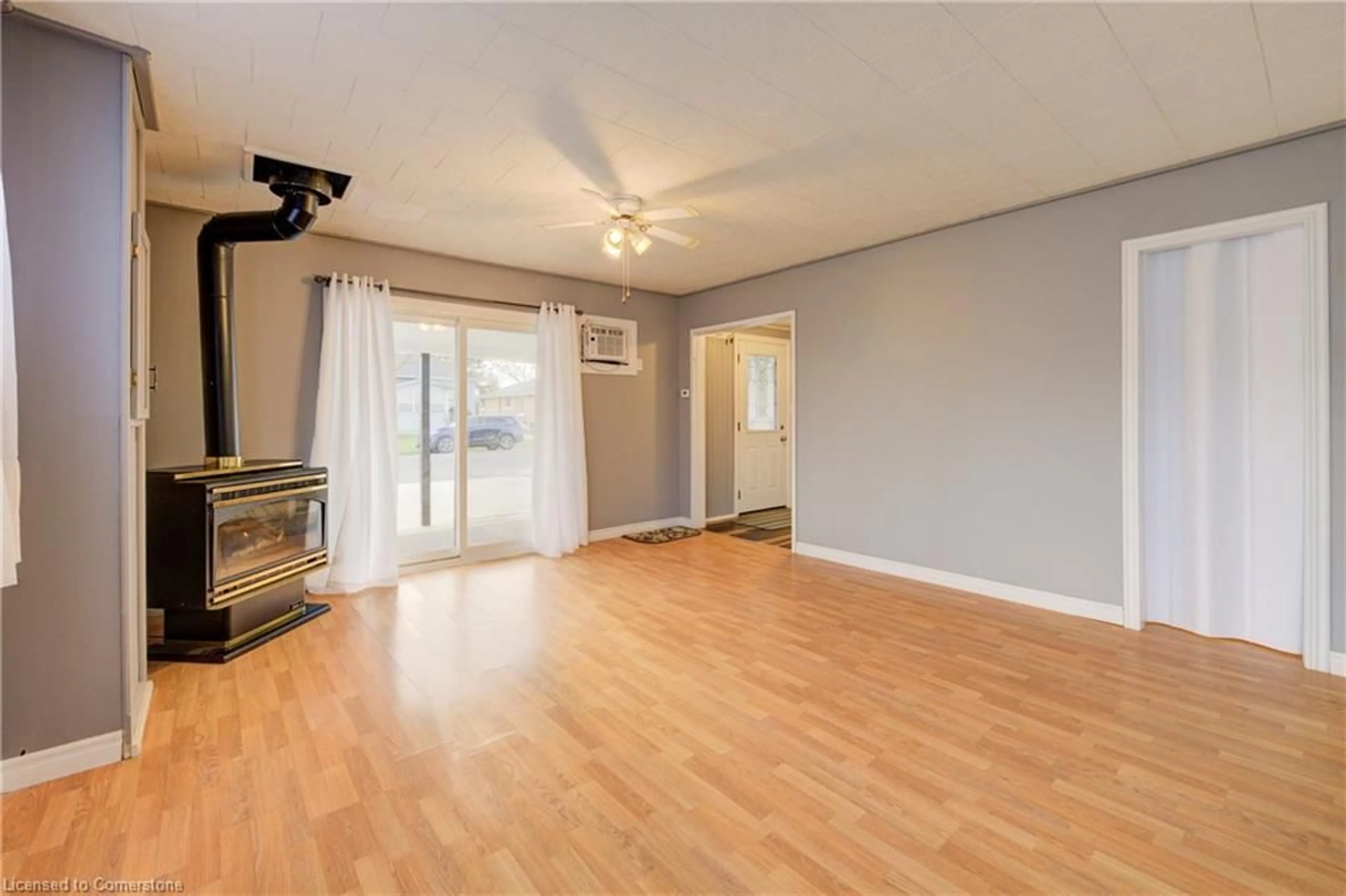 A pic of a room for 268 6th St, Hanover Ontario N4N 1C4