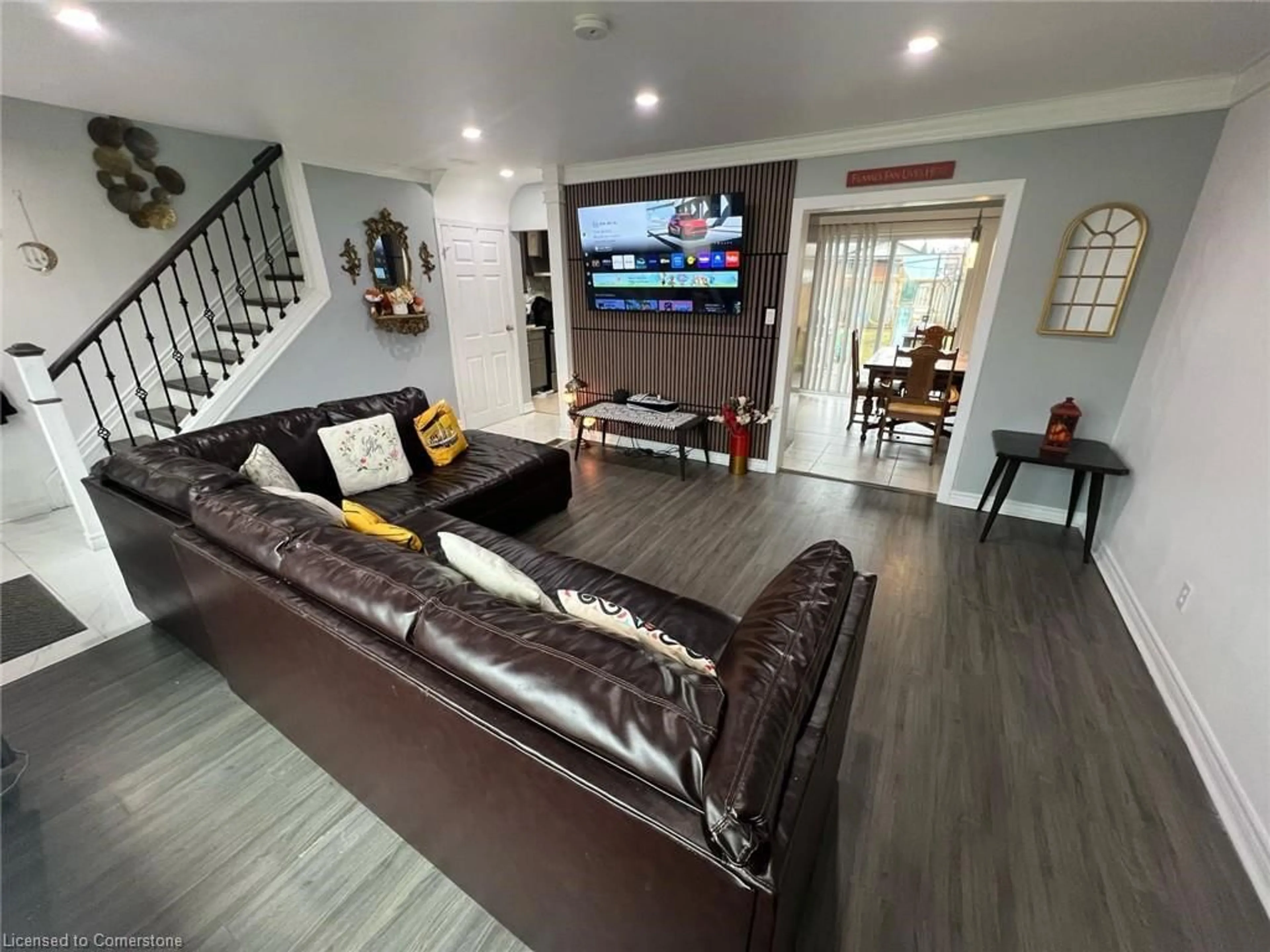Living room with furniture, unknown for 1292 Nottingham Ave, Burlington Ontario L7P 2R8