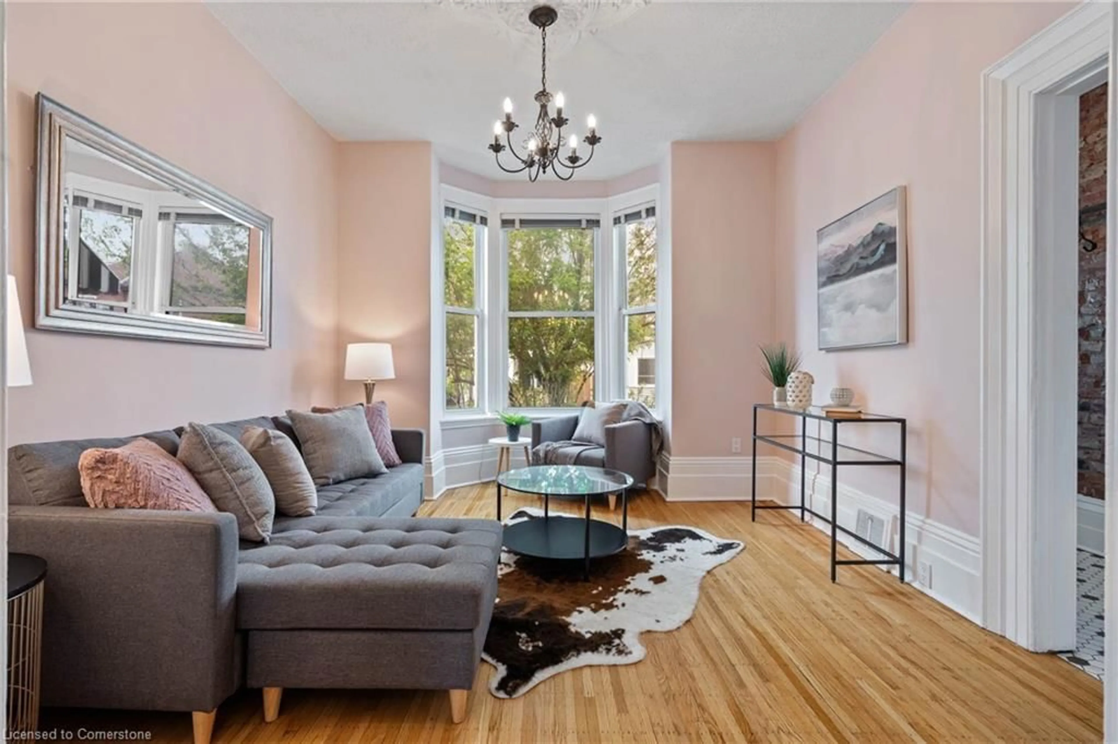 Living room with furniture, unknown for 279 Robert St, Hamilton Ontario L8L 2R5