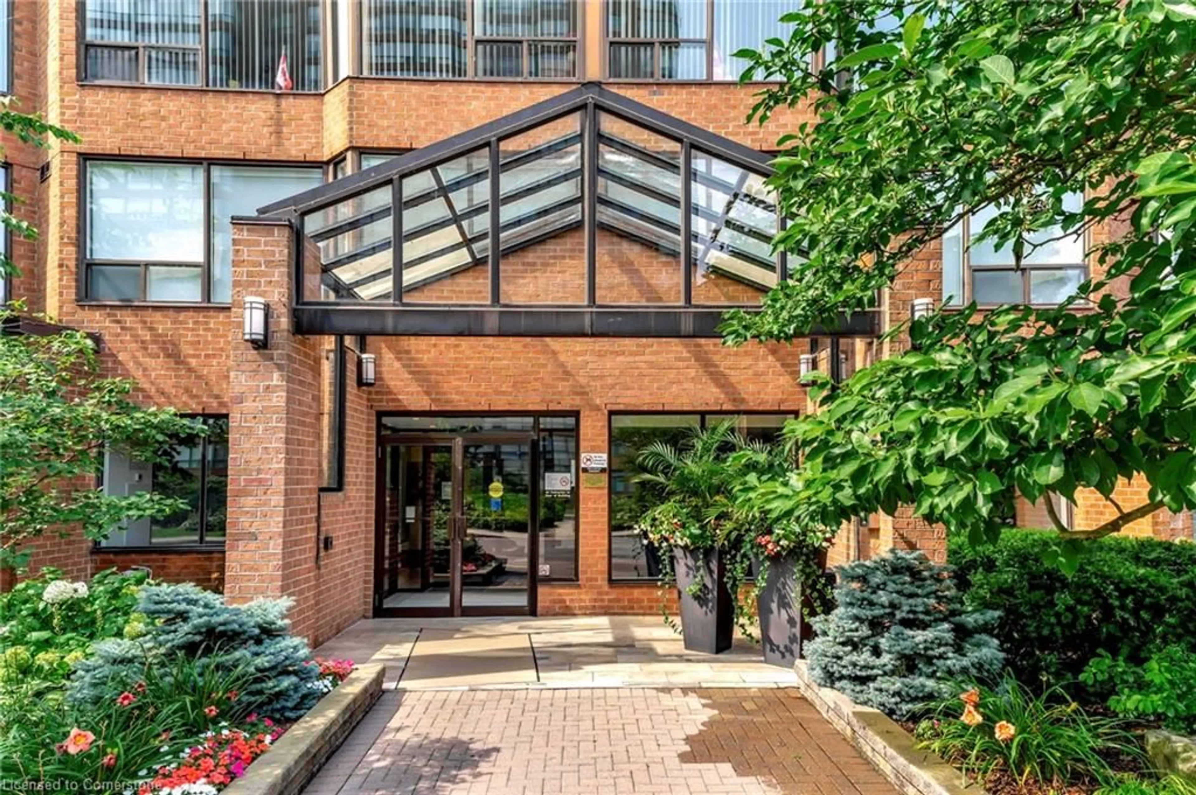 Indoor foyer for 1270 Maple Crossing Blvd #1610, Burlington Ontario L7S 2J3