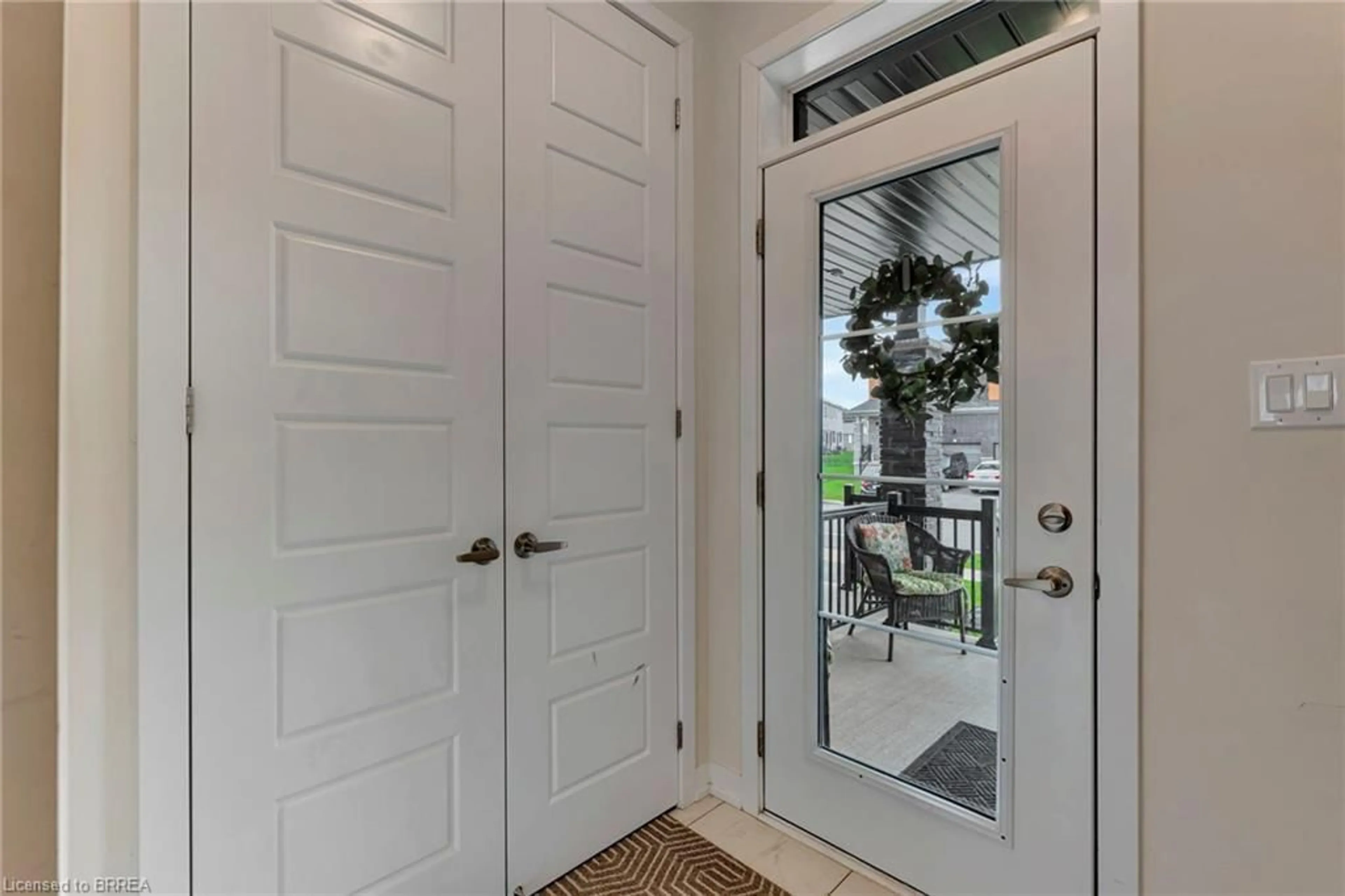 Indoor entryway for 10 Owl Lane, Caledonia Ontario N3W 0G4