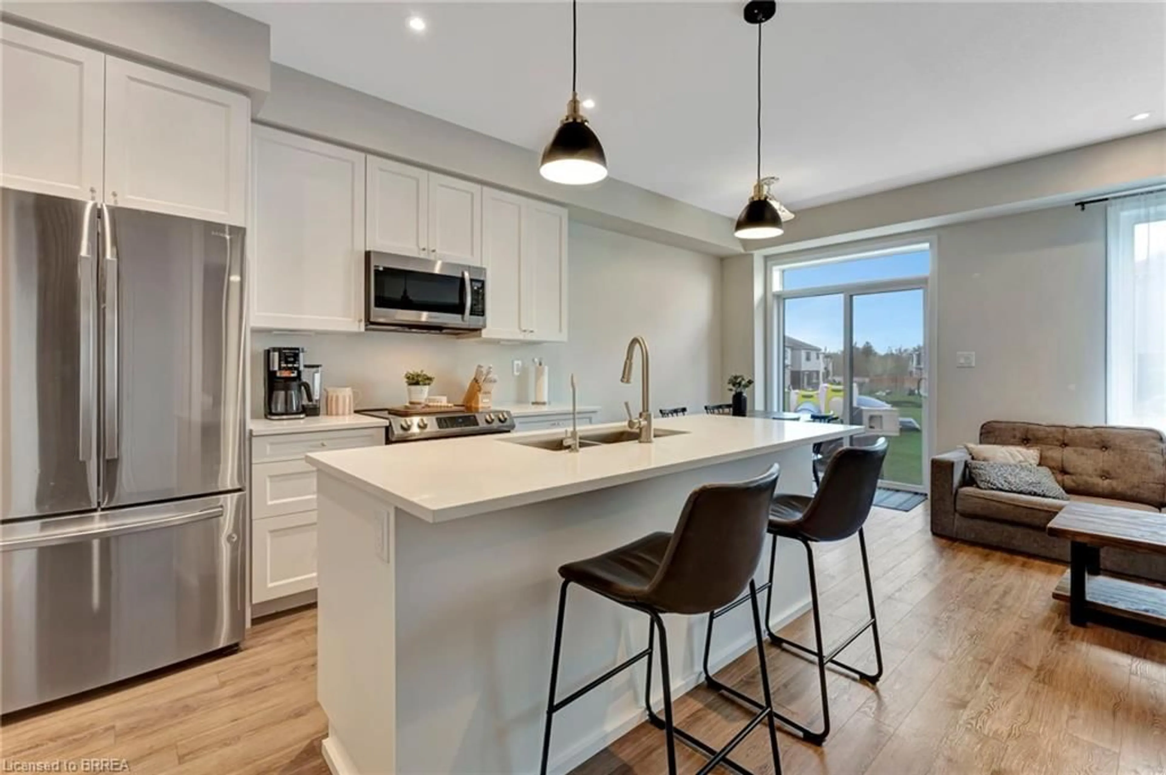 Open concept kitchen, unknown for 10 Owl Lane, Caledonia Ontario N3W 0G4