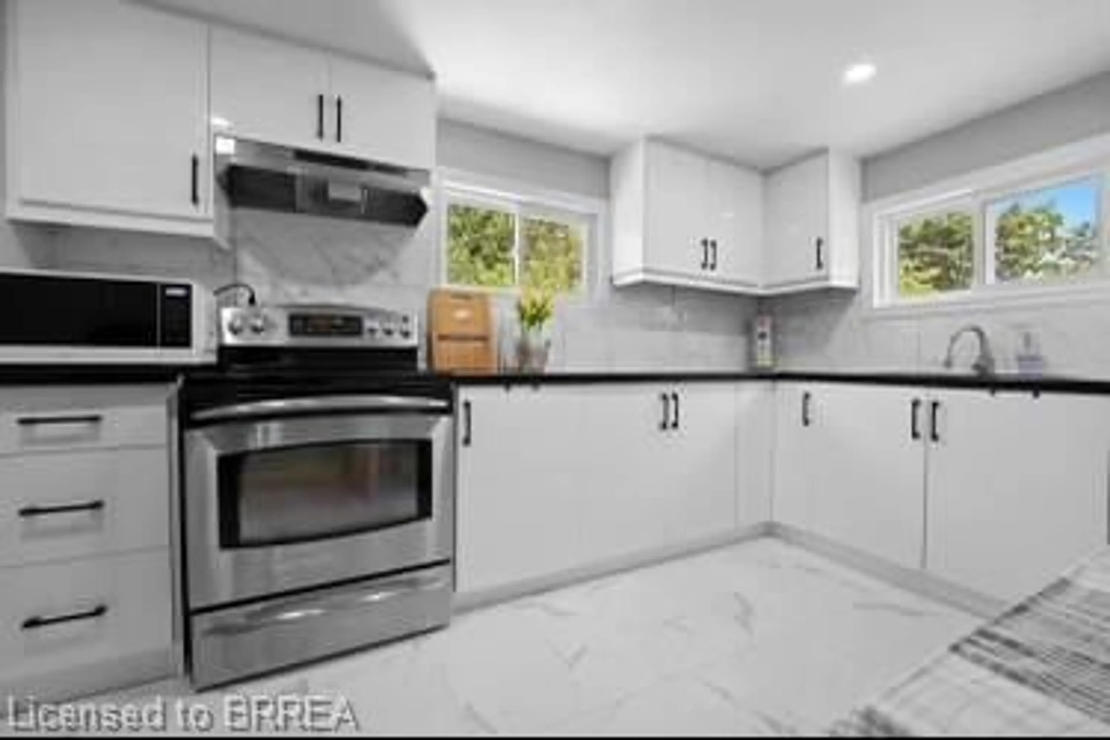 Open concept kitchen, ceramic/tile floor for 104 Mary St, Brantford Ontario N3S 3B7