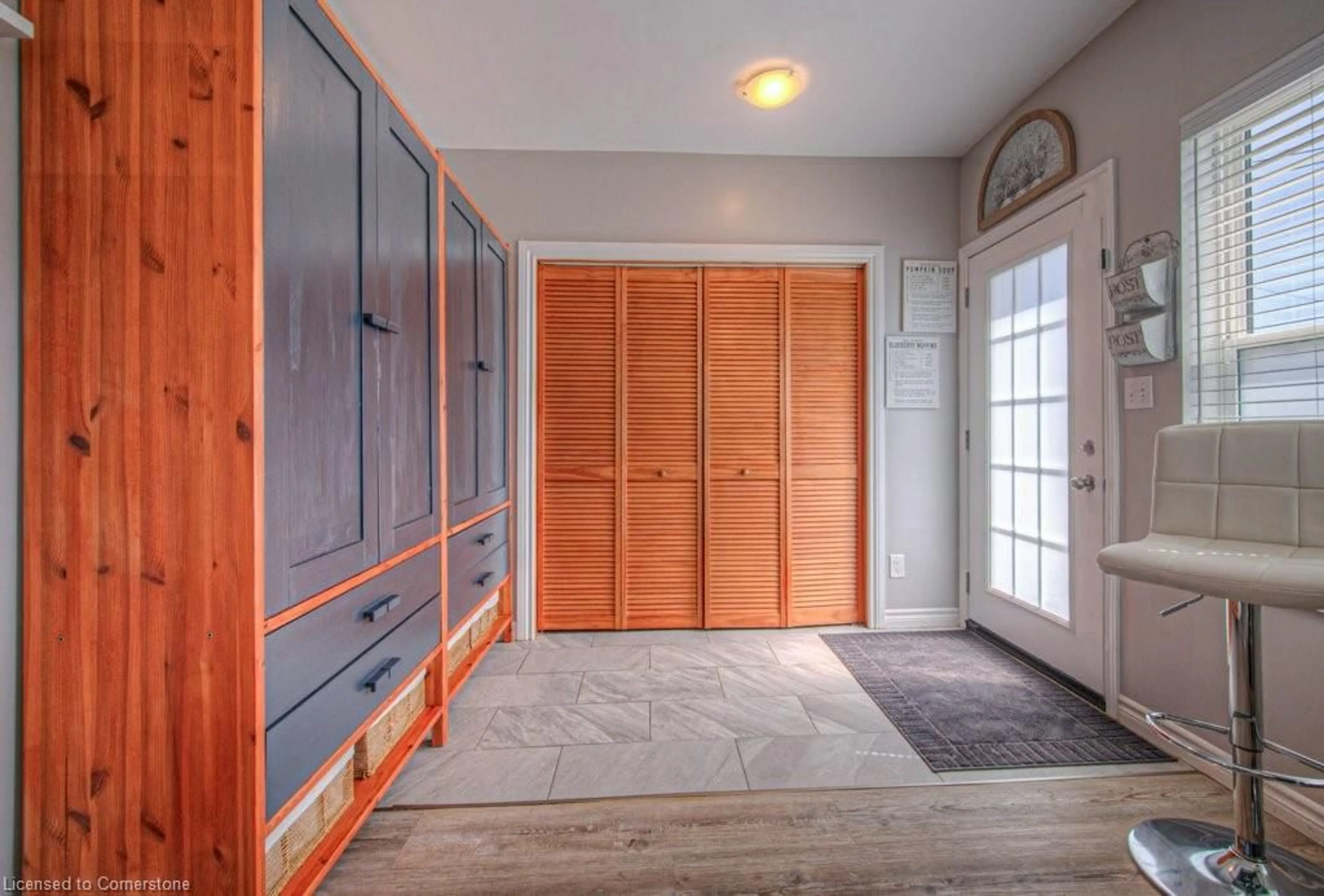 Indoor entryway for 157 Henderson St, Cambridge Ontario N3C 2G3