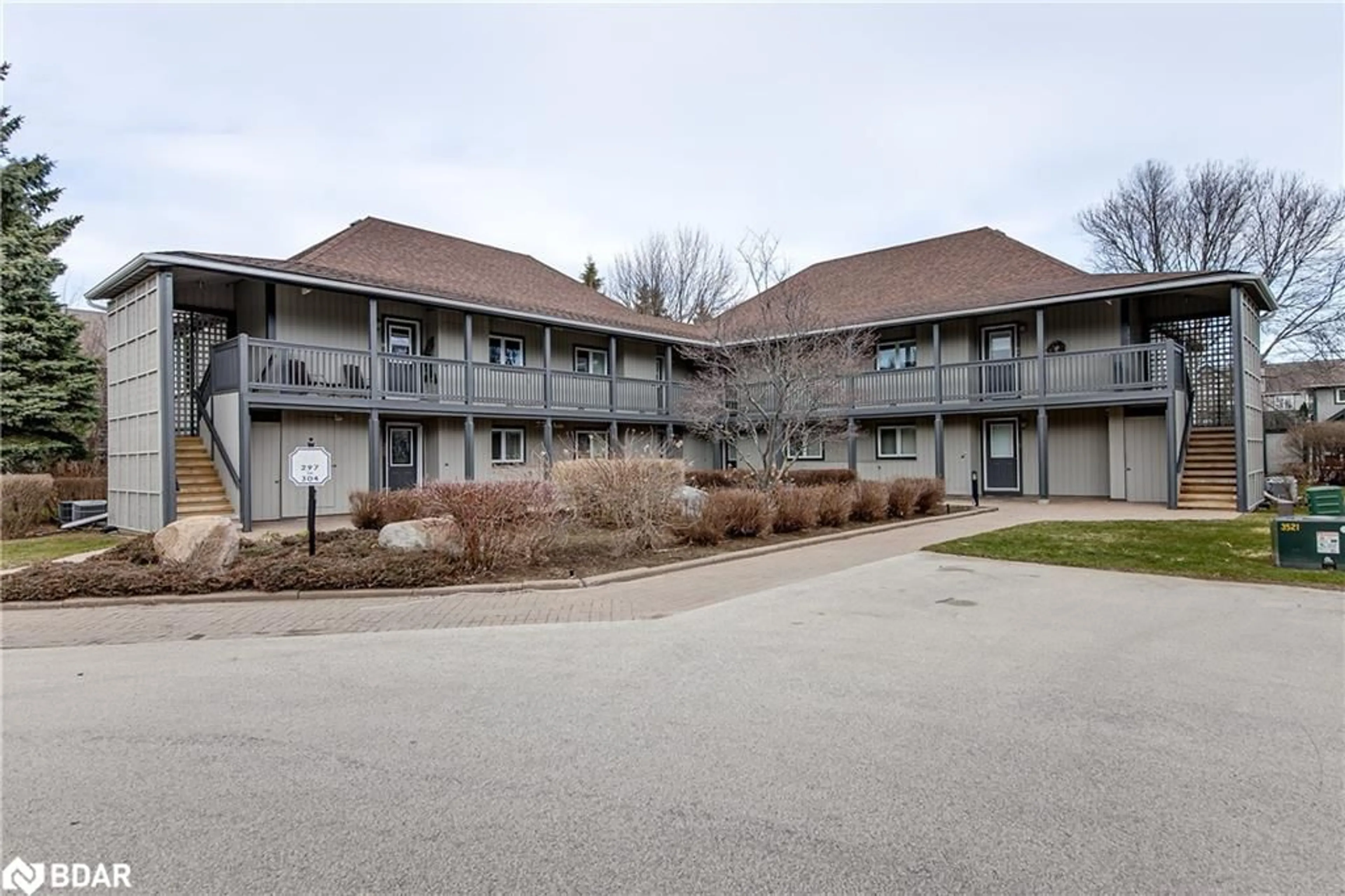 Patio, building for 297 Mariners Way #10, Collingwood Ontario L9Y 5C7