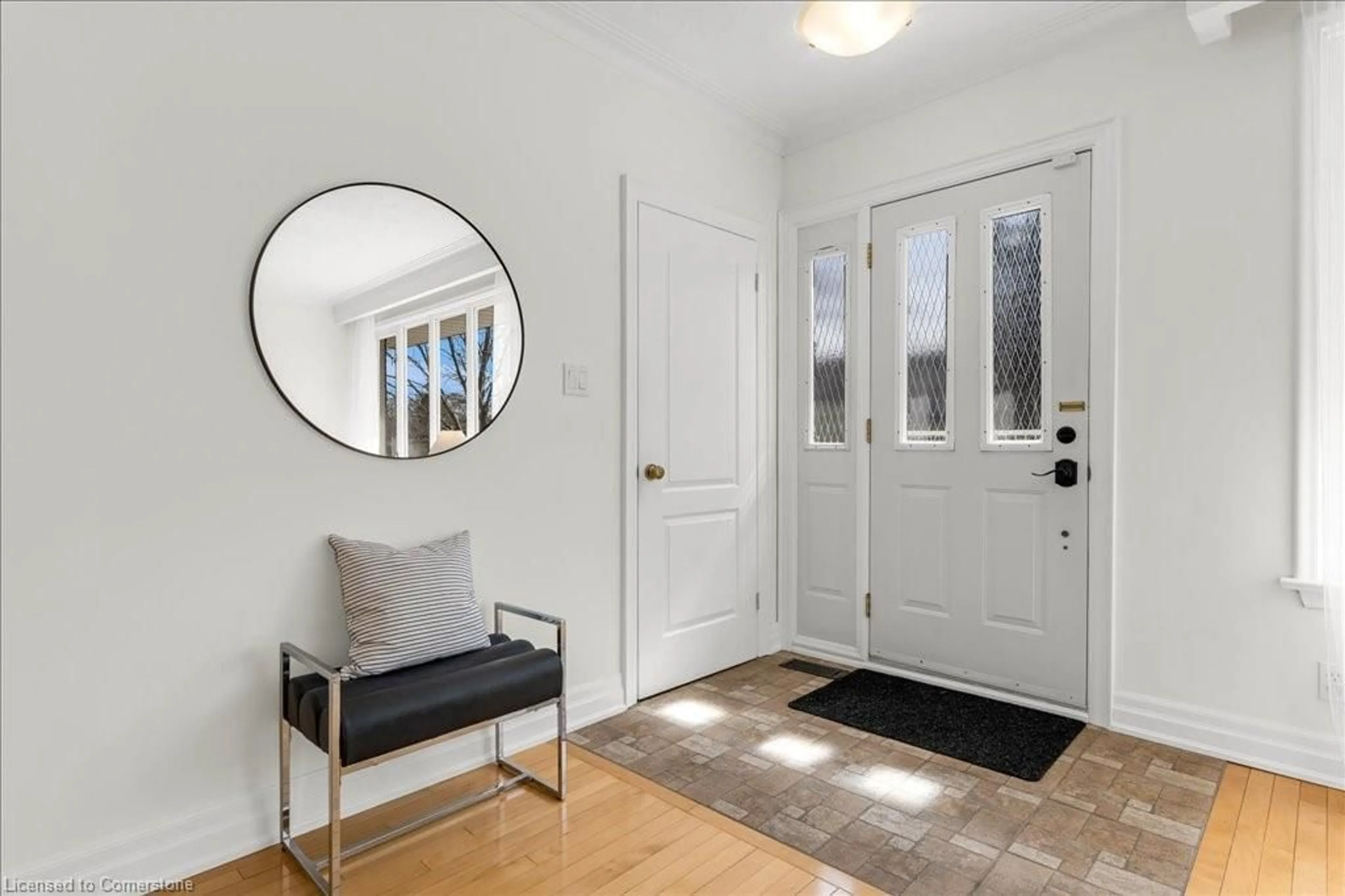 Indoor entryway for 441 Valley Dr, Oakville Ontario L6L 4L5