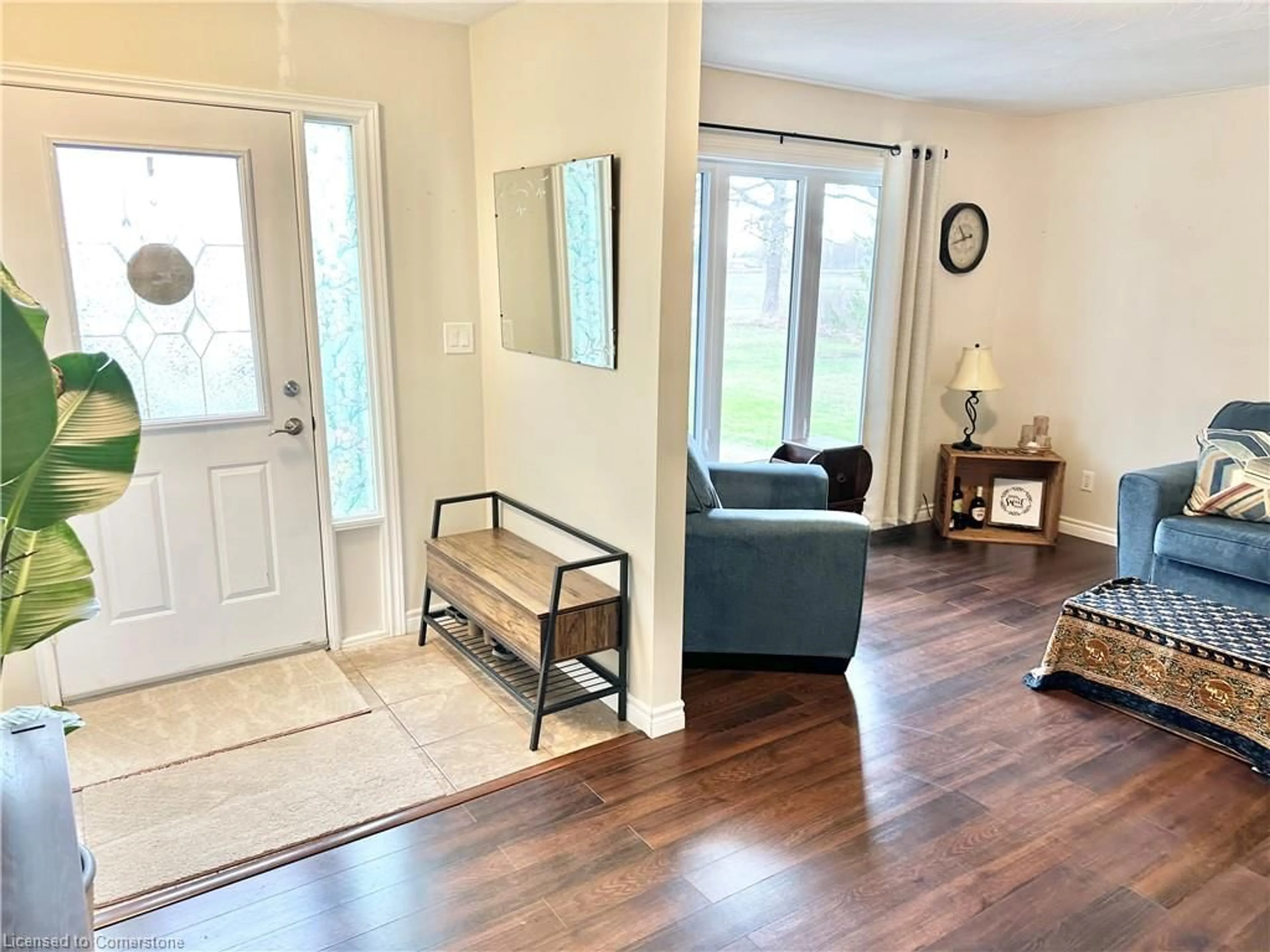 Indoor entryway for 708 Hines Rd, Dunnville Ontario N1A 2W7