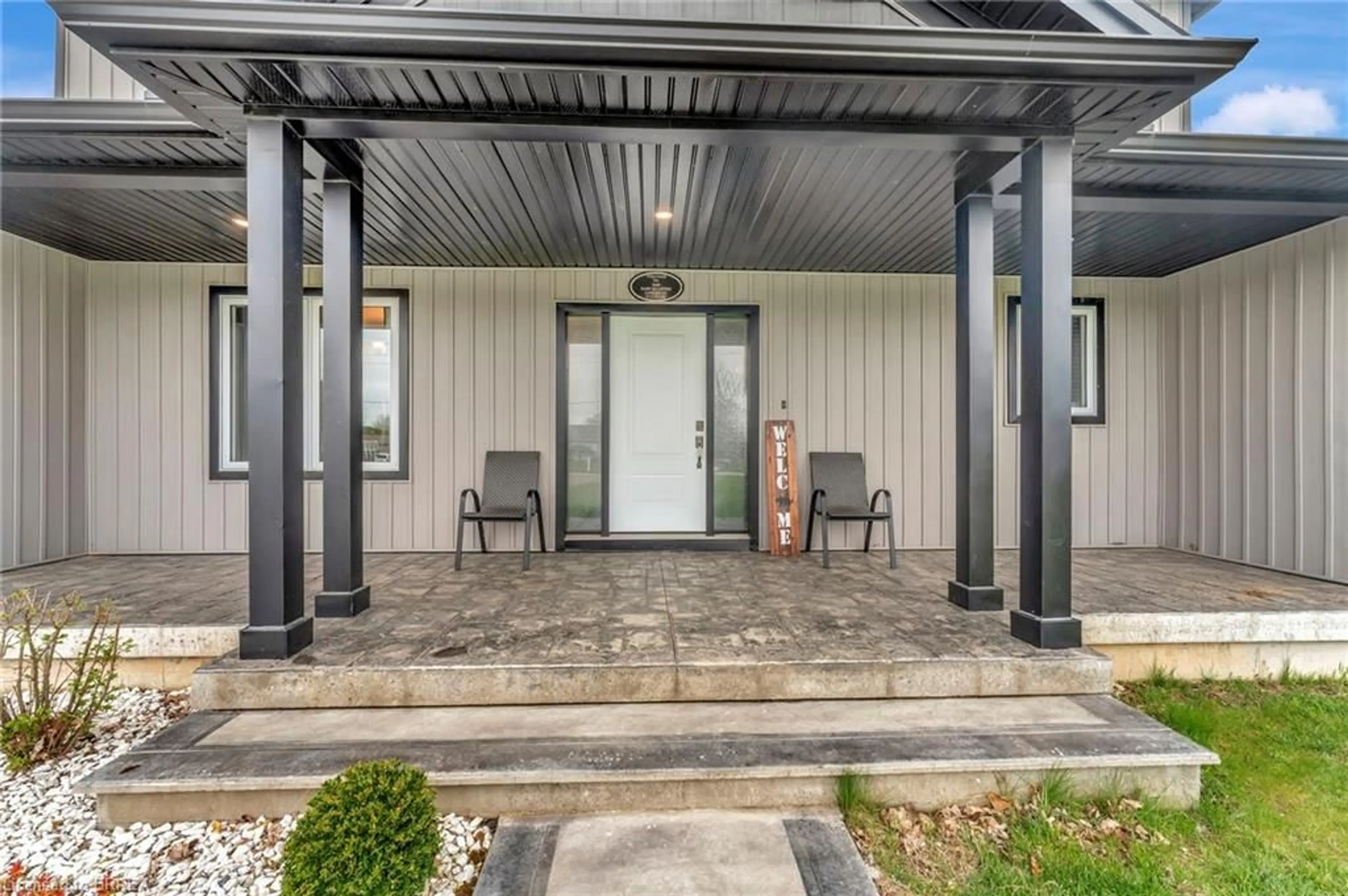 Indoor entryway for 2445 East Quarter Line Rd, Delhi Ontario N4B 2W4