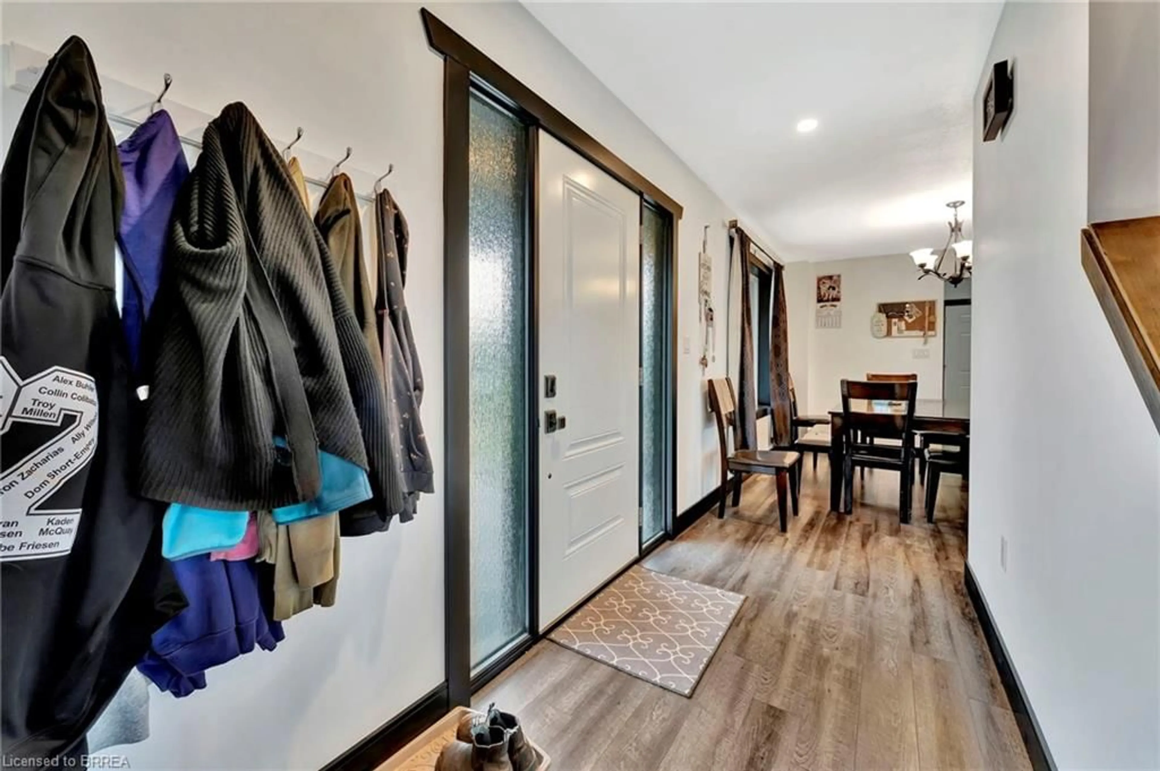 Indoor entryway for 2445 East Quarter Line Rd, Delhi Ontario N4B 2W4