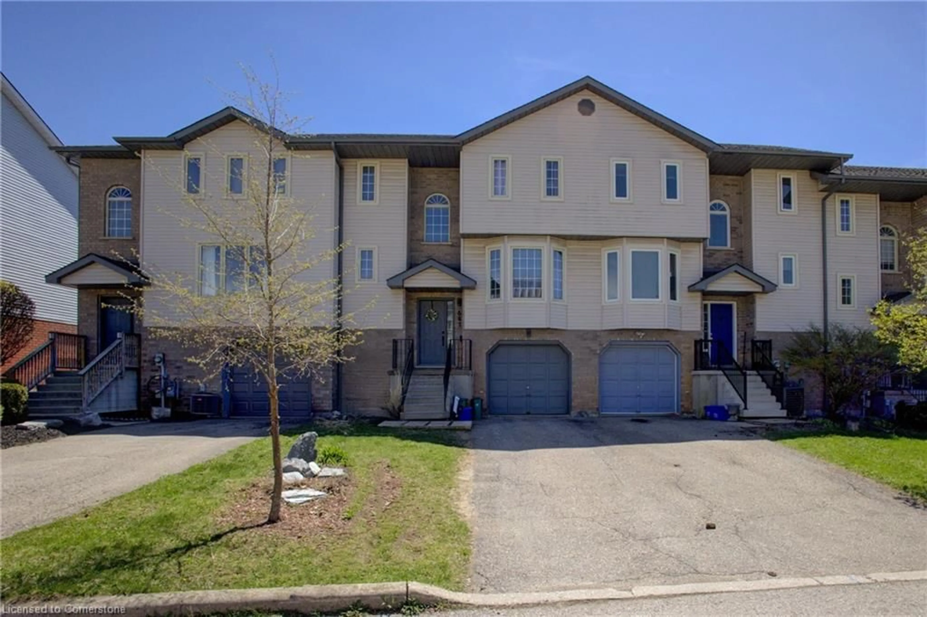 A pic from outside/outdoor area/front of a property/back of a property/a pic from drone, street for 641 Grange Cres, Waterloo Ontario N2T 2L9