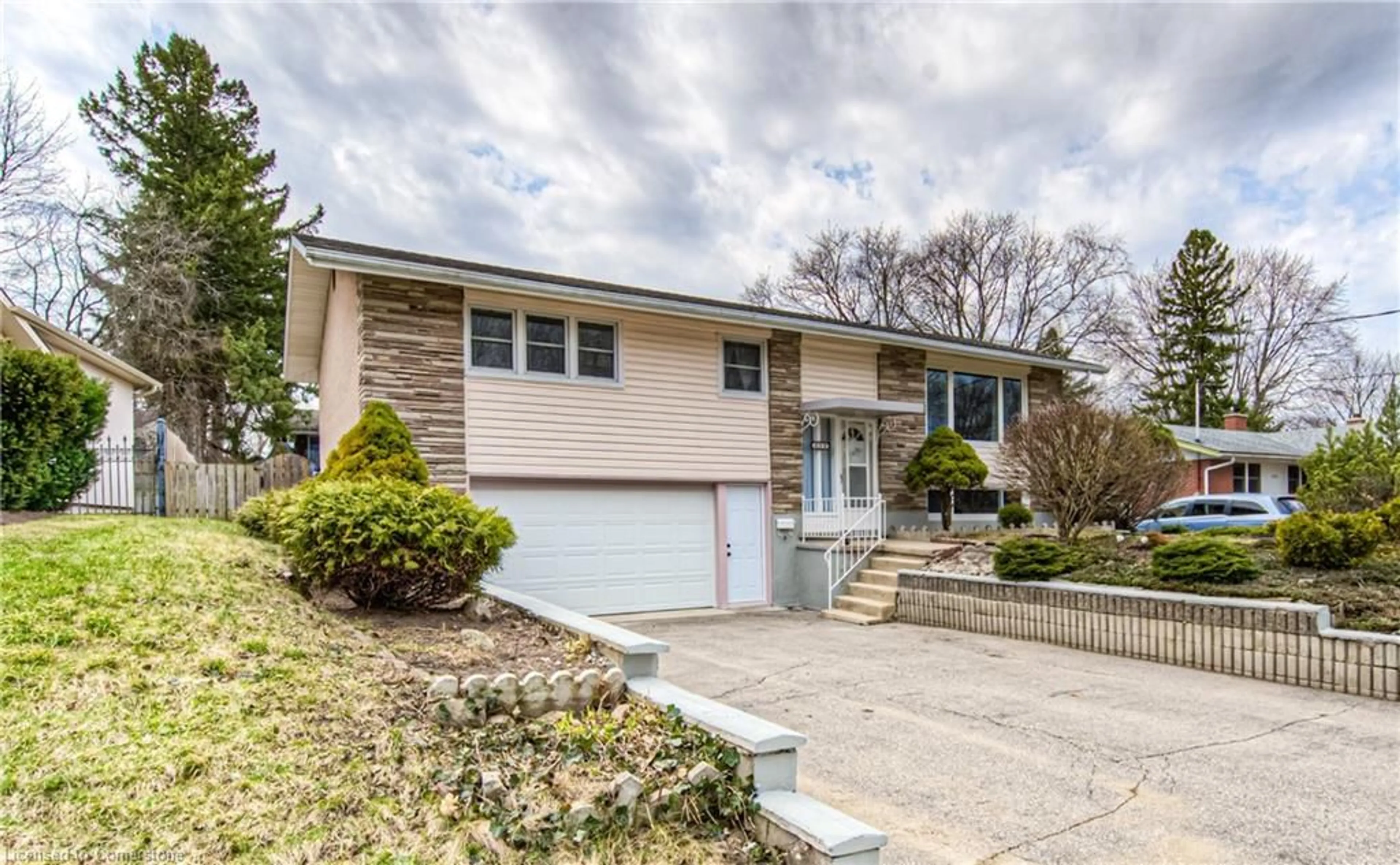 Home with vinyl exterior material, street for 211 Lakeside Dr, Kitchener Ontario N2M 4C7