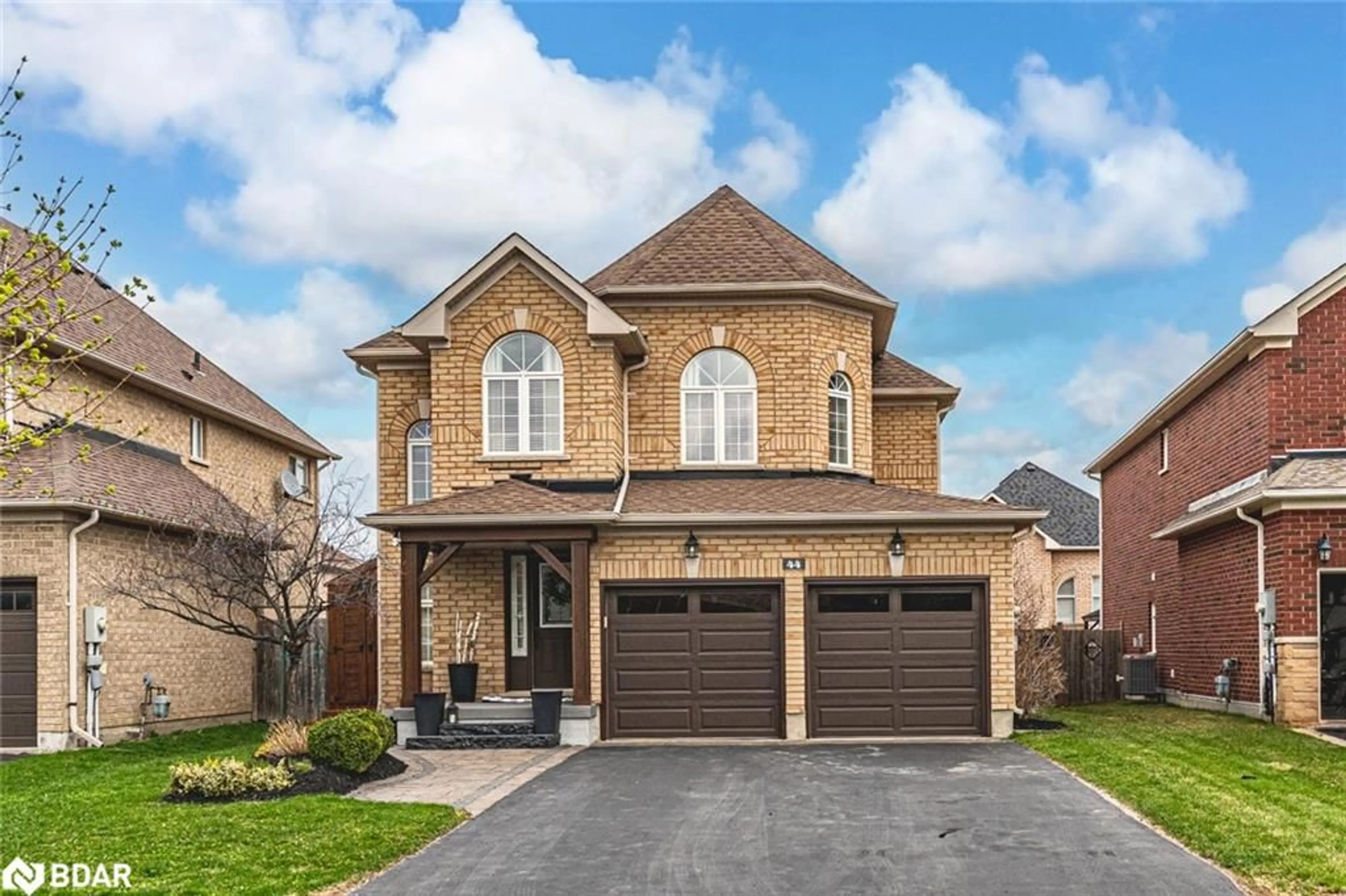 Home with brick exterior material, street for 44 Tudor Cres, Barrie Ontario L4M 0A8