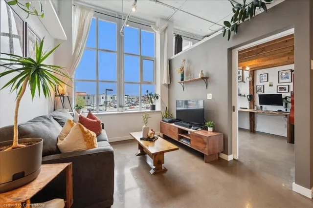 Additional property image - 404 King St Unit 205