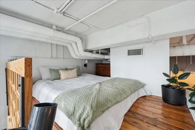 Additional property image - 404 King St Unit 205