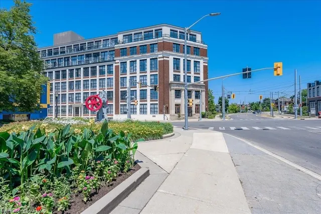 Additional property image - 404 King St Unit 205