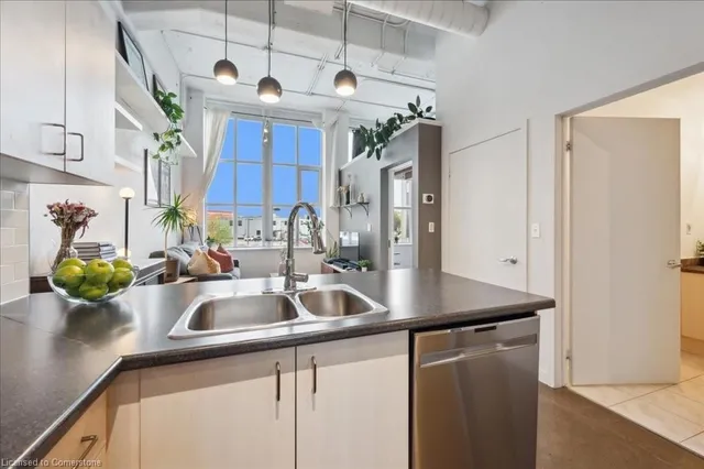 Additional property image - 404 King St Unit 205