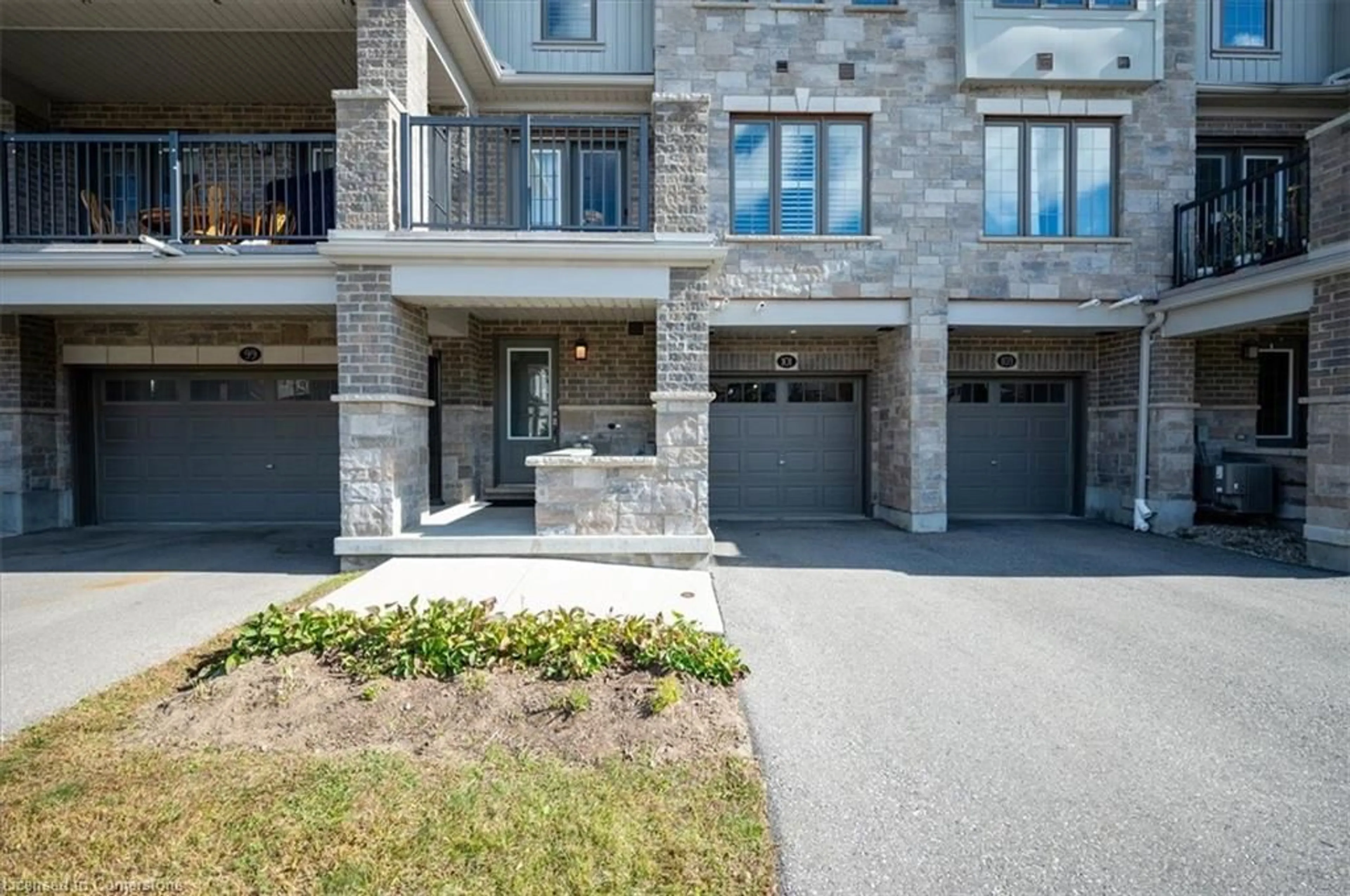 Patio, street for 101 South Creek Dr, Kitchener Ontario N2P 2N3
