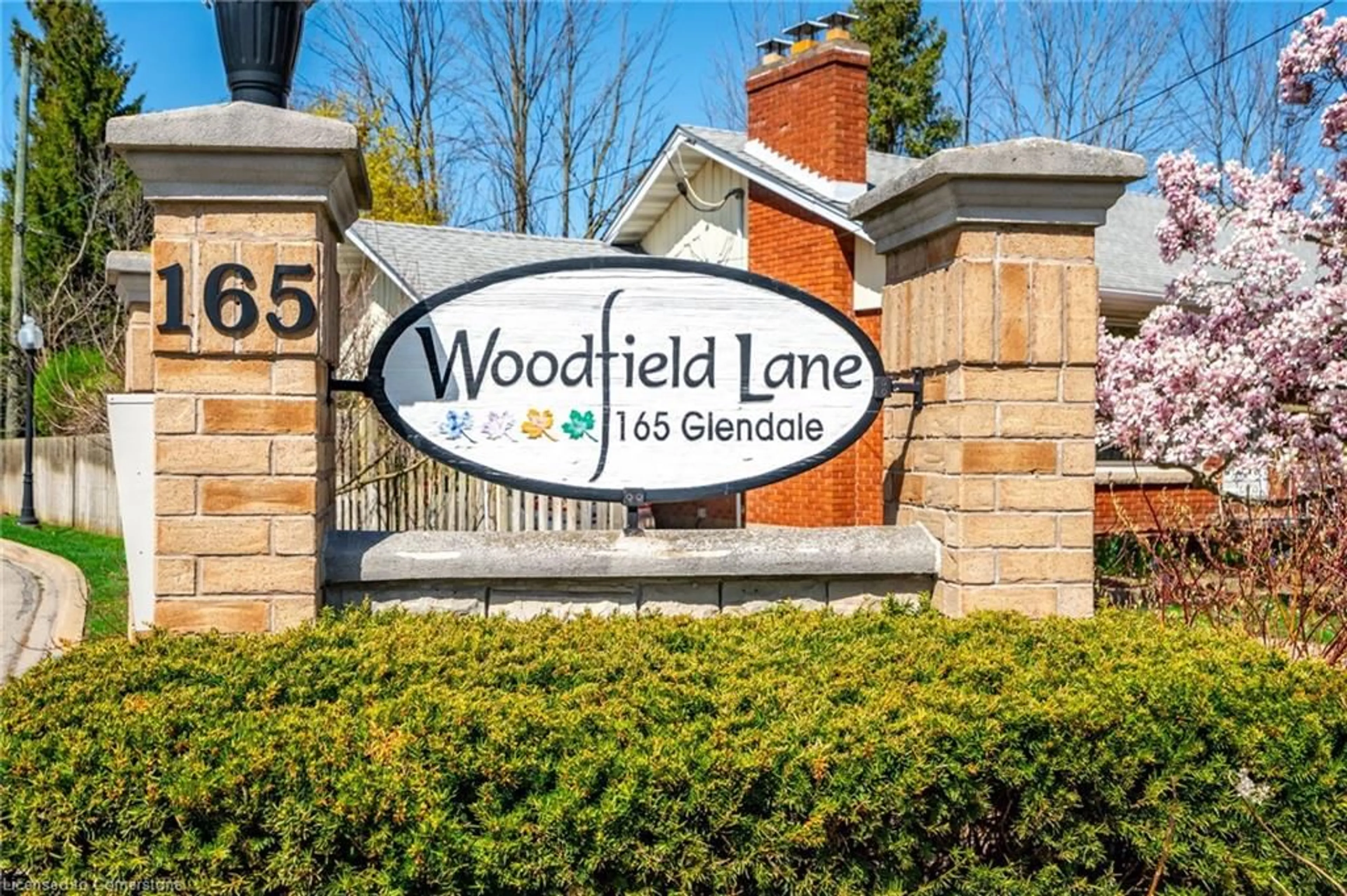 Indoor foyer for 165 Glendale Avenue #4, St. Catharines Ontario L2T 2K2