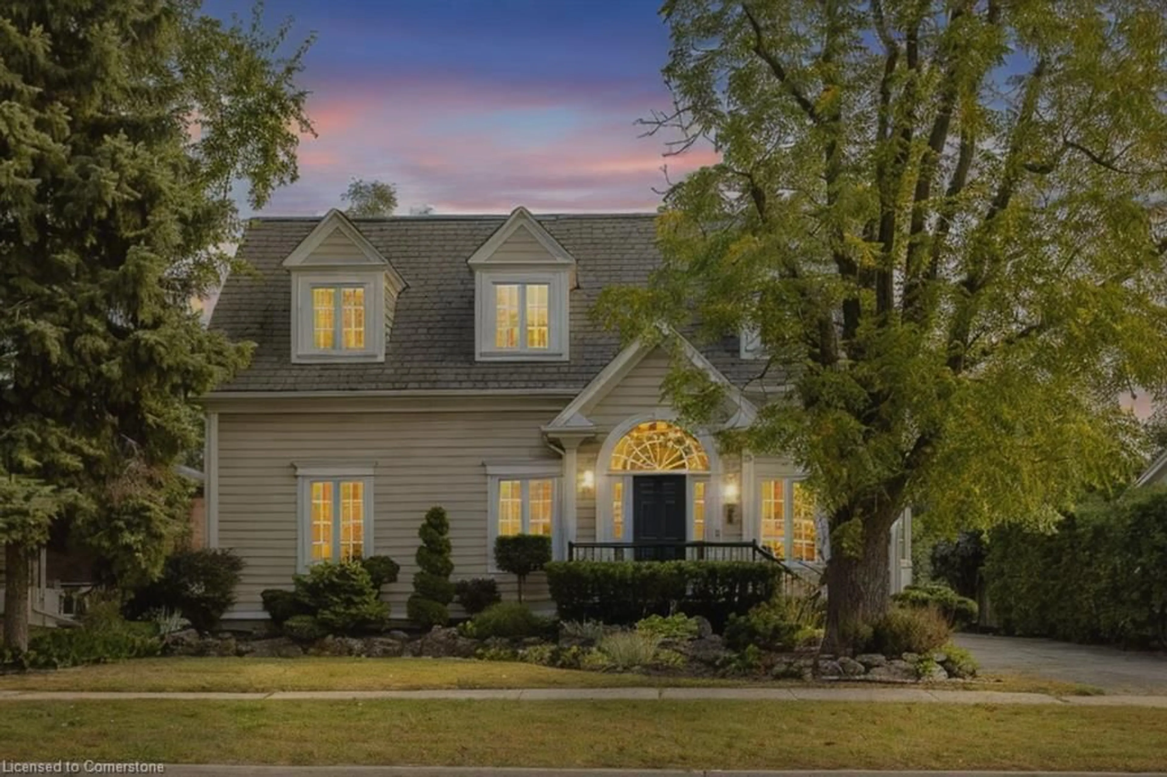 Home with vinyl exterior material, street for 599 Cumberland Ave, Burlington Ontario L7N 2X4