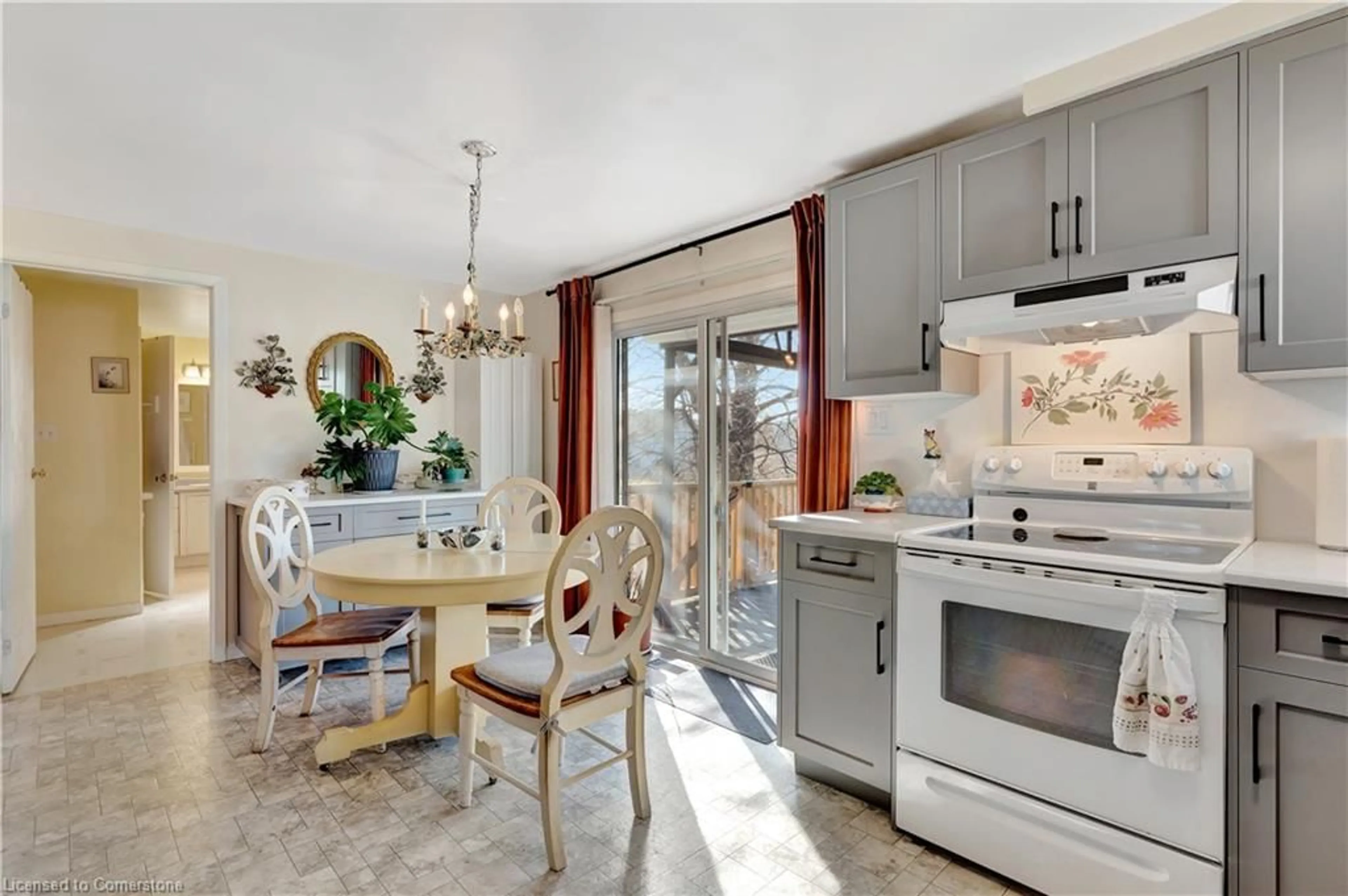 Open concept kitchen, ceramic/tile floor for 29 Morningside Cir, New Hamburg Ontario N3A 2G2