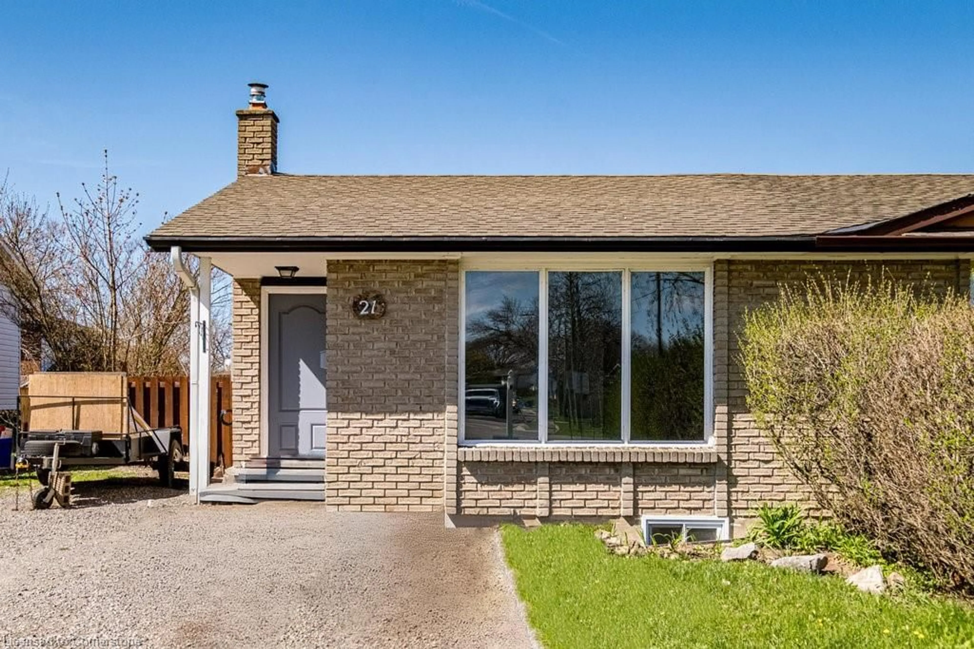 Home with brick exterior material, street for 21 Tupper Dr, Thorold Ontario L2V 4B8