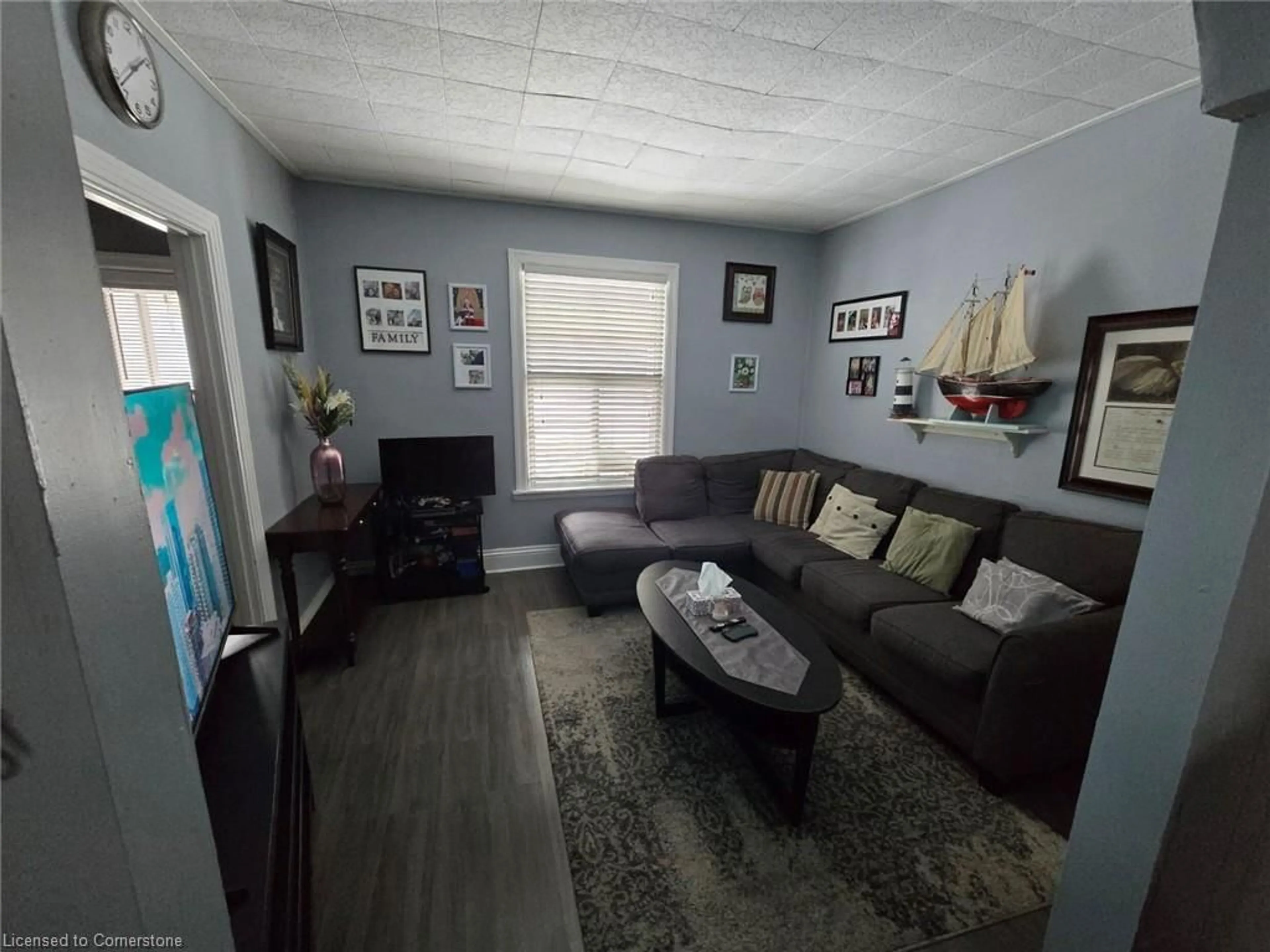 Living room with furniture, unknown for 342 Gage Ave, Hamilton Ontario L8L 7A9