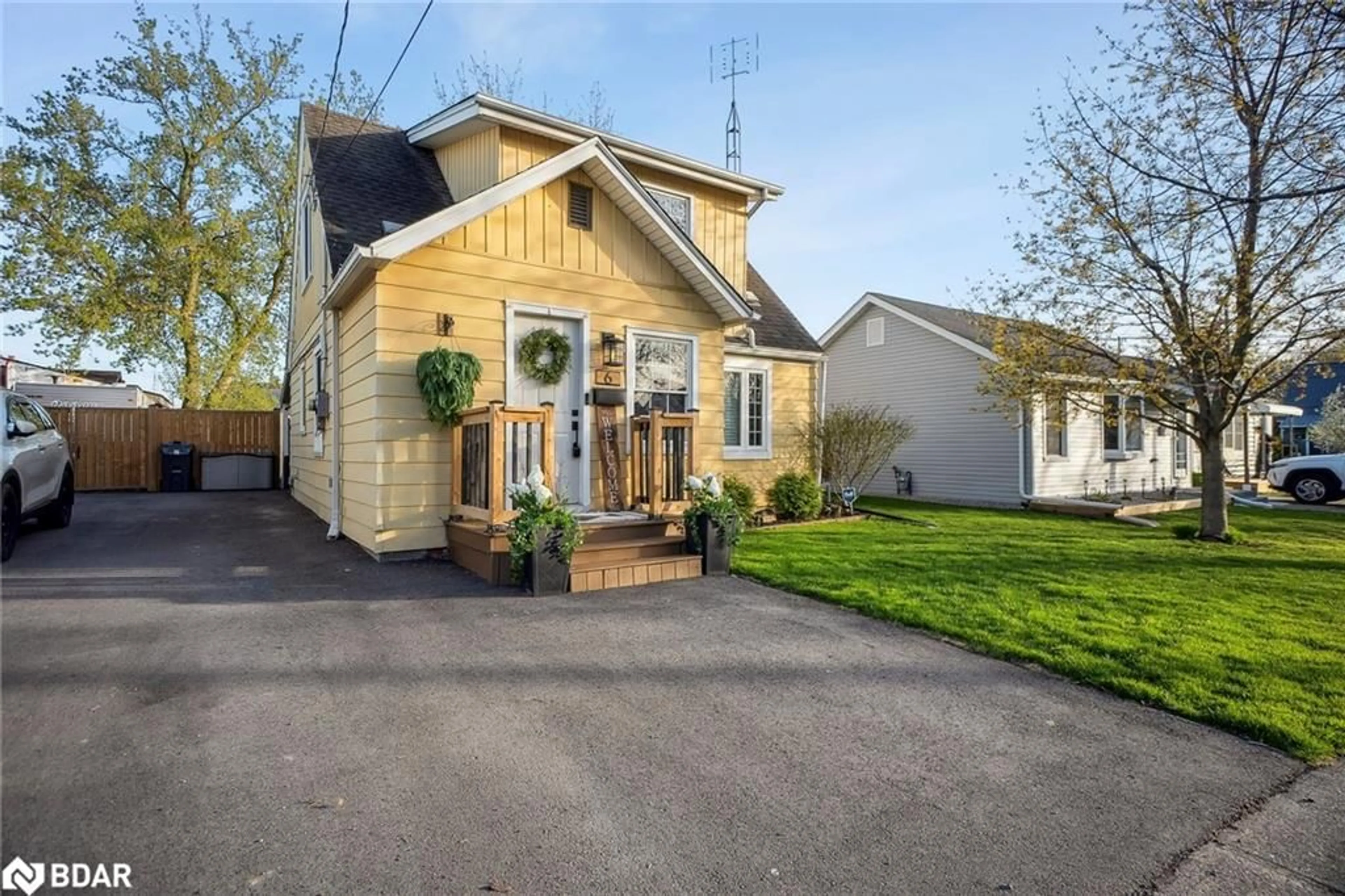 Unknown for 6 Beverly Street St, St. Catharines Ontario L2P 2K1