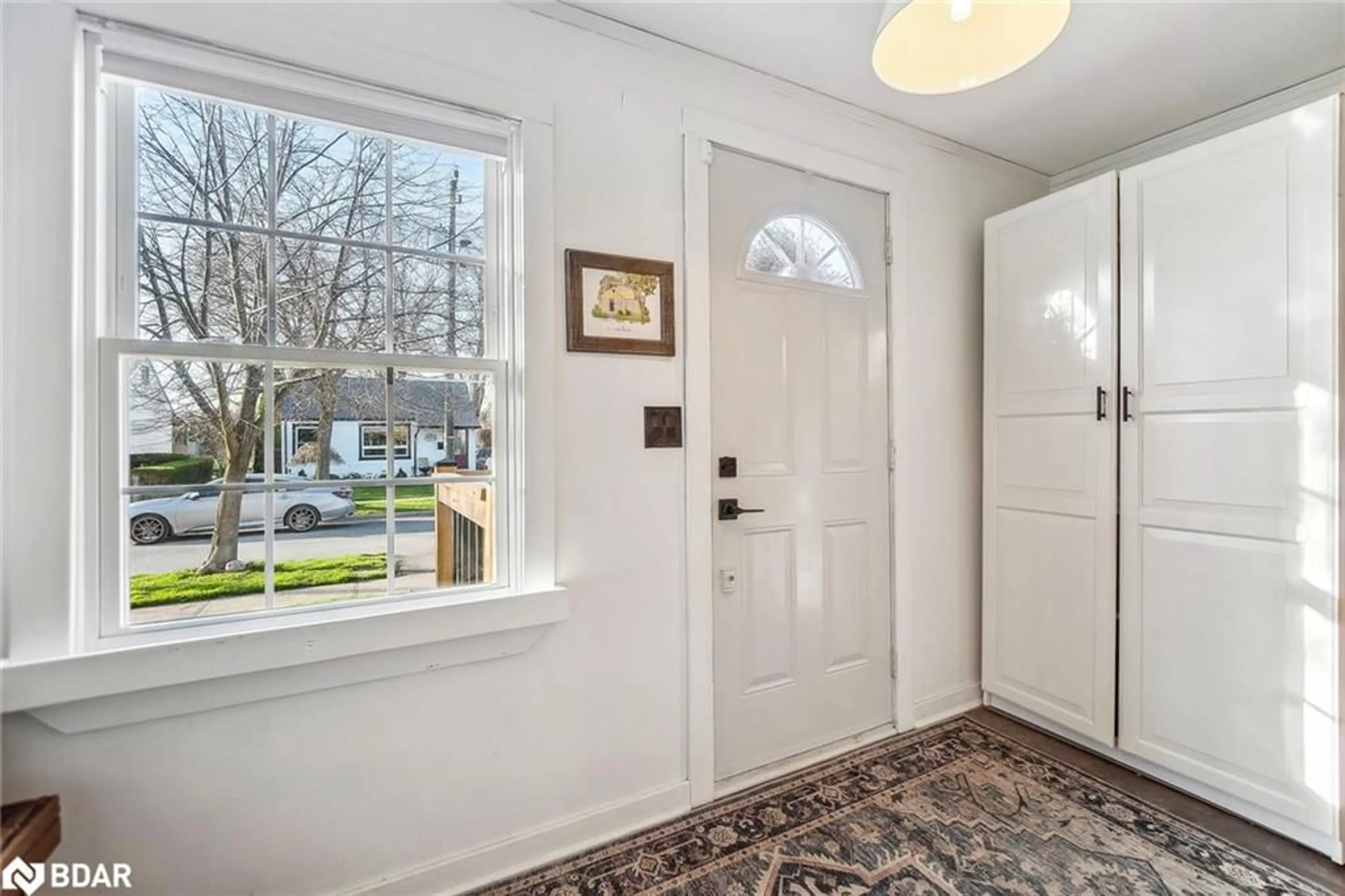 Indoor entryway for 6 Beverly Street St, St. Catharines Ontario L2P 2K1