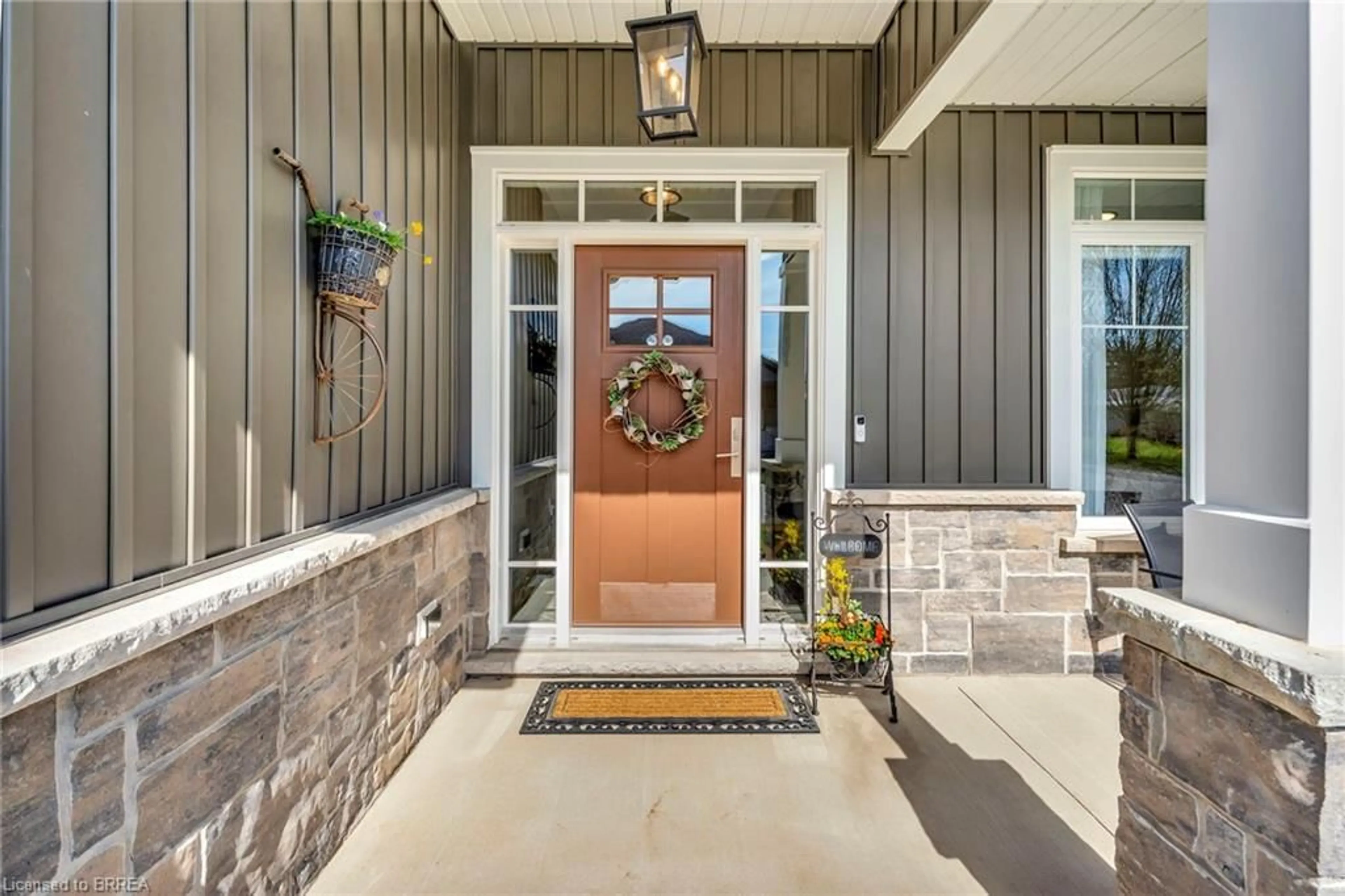 Indoor entryway for 68 Cedar St #12, Paris Ontario N3L 0H7