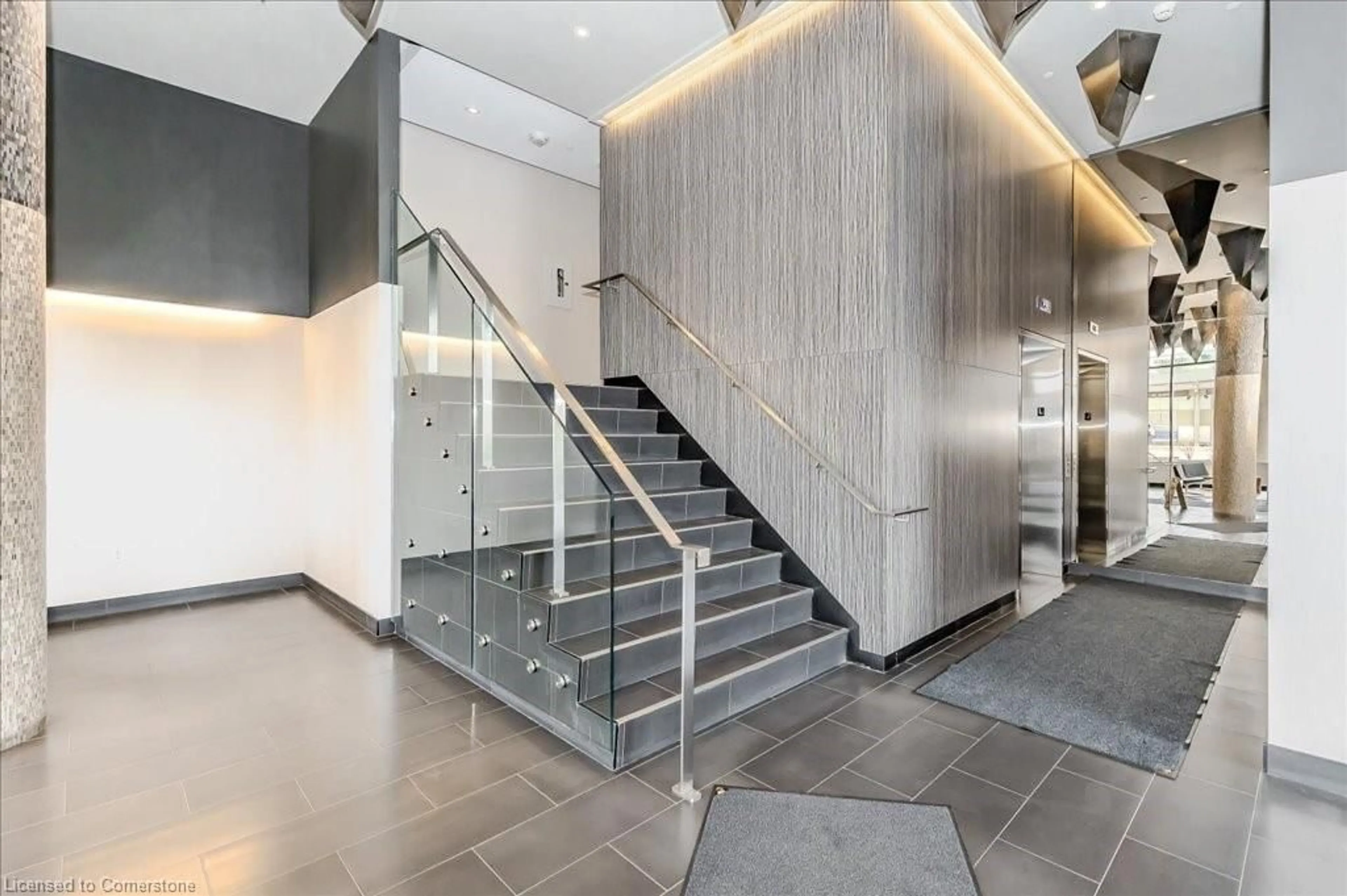 Indoor foyer for 85 Duke St #1702, Kitchener Ontario N2H 0B7