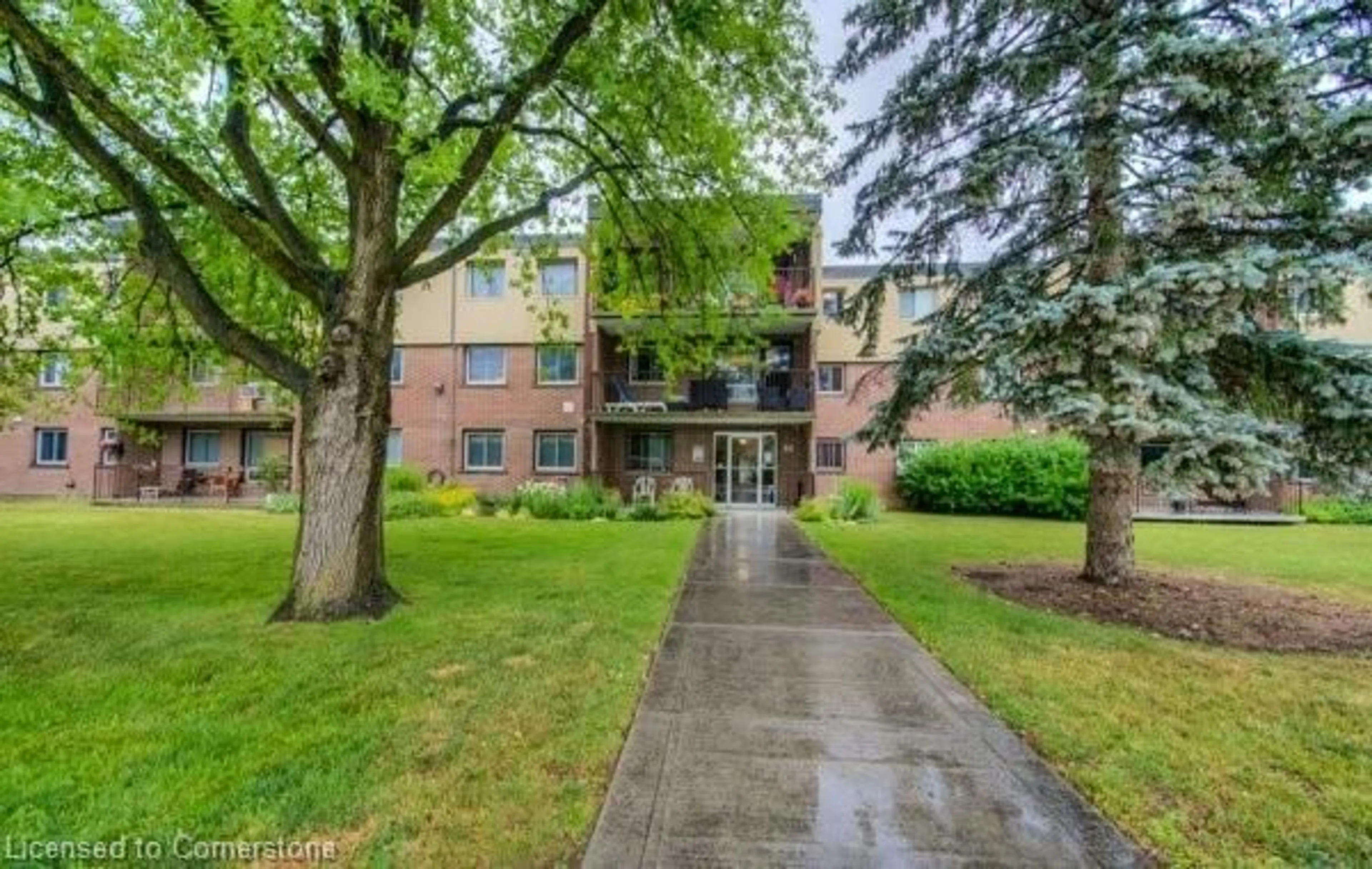 Patio, street for 30 Avalon Pl #202, Kitchener Ontario N2M 4N6