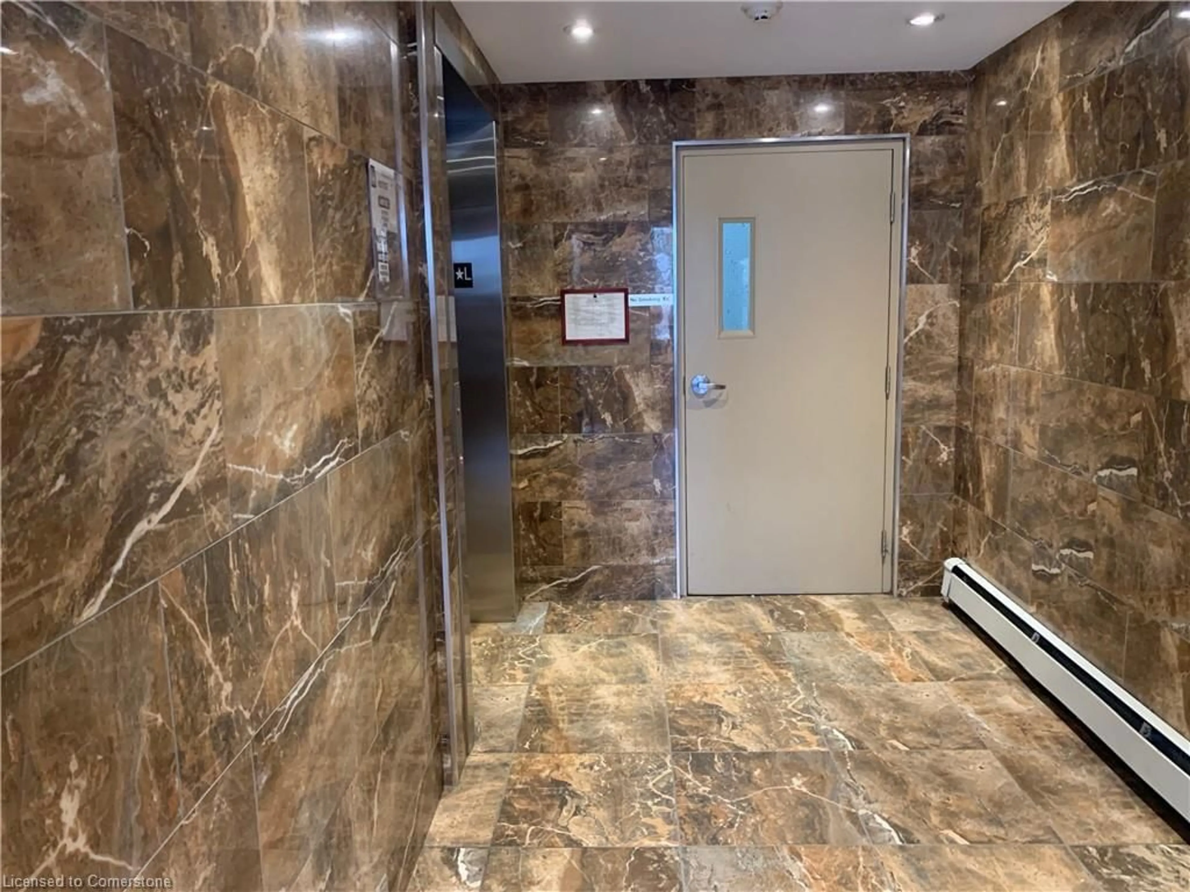 Indoor foyer for 886 Golf Links Rd #104, Ancaster Ontario L9K 1J8