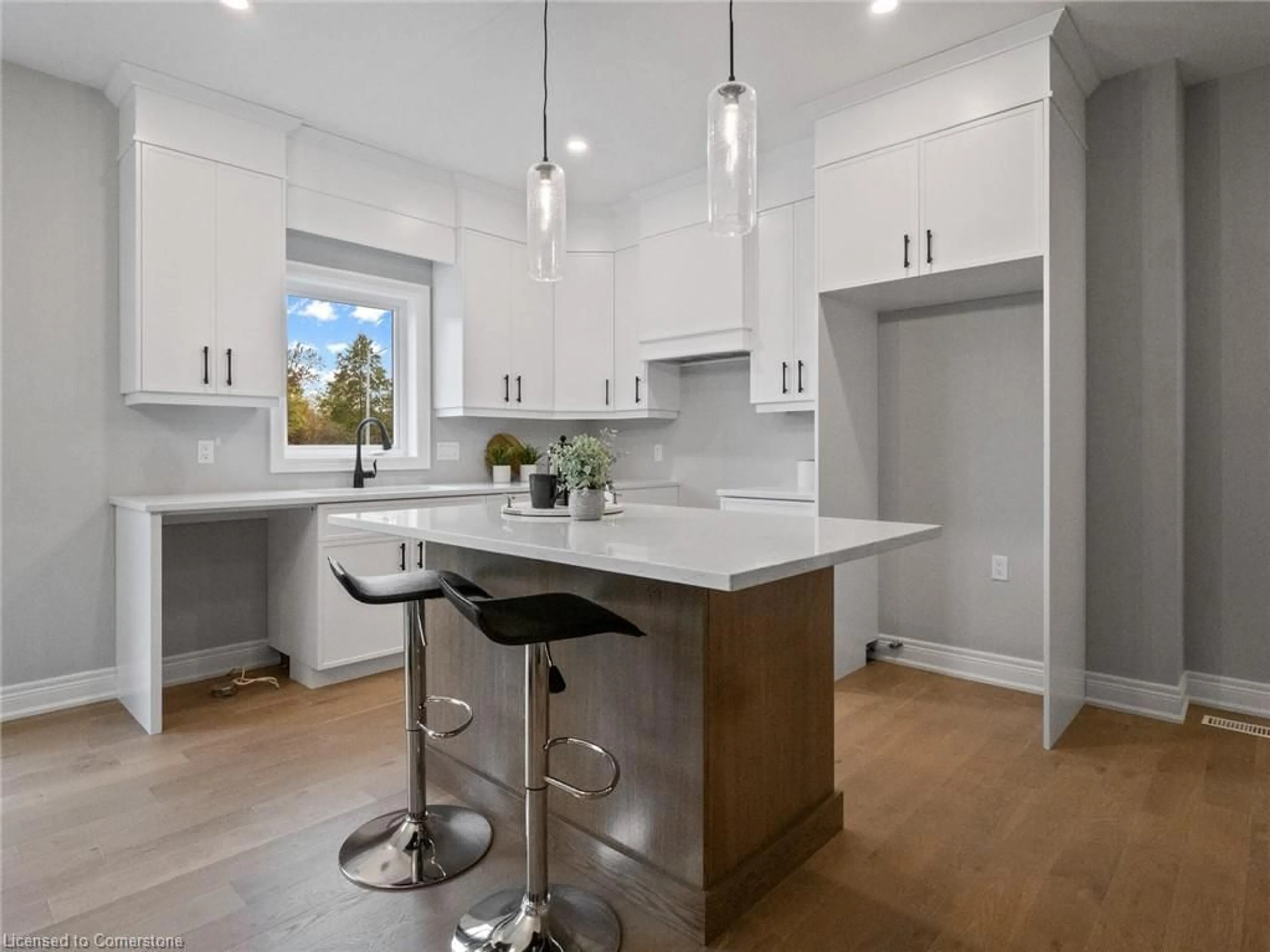 Contemporary kitchen, unknown for 211 Sycamore St, Welland Ontario L3C 0J8