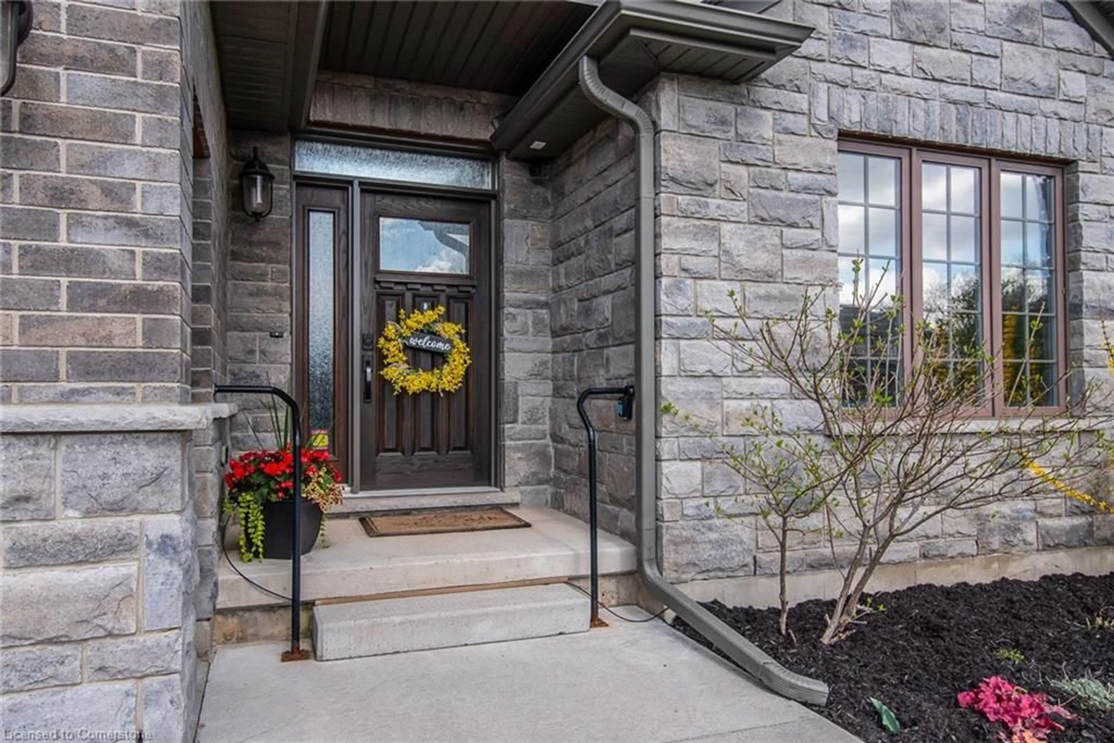 Indoor entryway for 49 Halliday Dr, Tavistock Ontario N0B 2R0