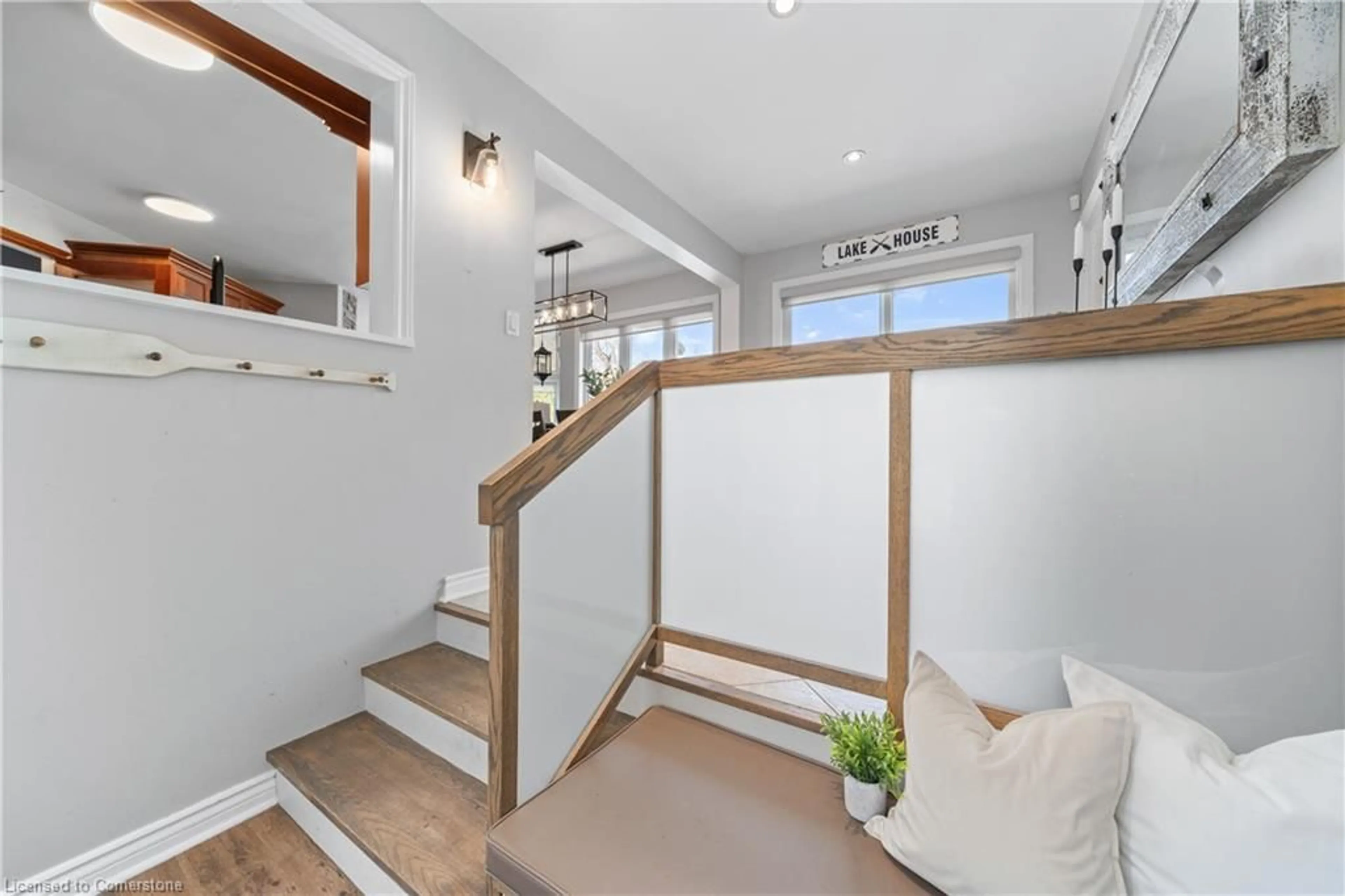 Indoor entryway for 33 Totten Drive Dr, Kawartha Lakes Ontario K0M 1N0