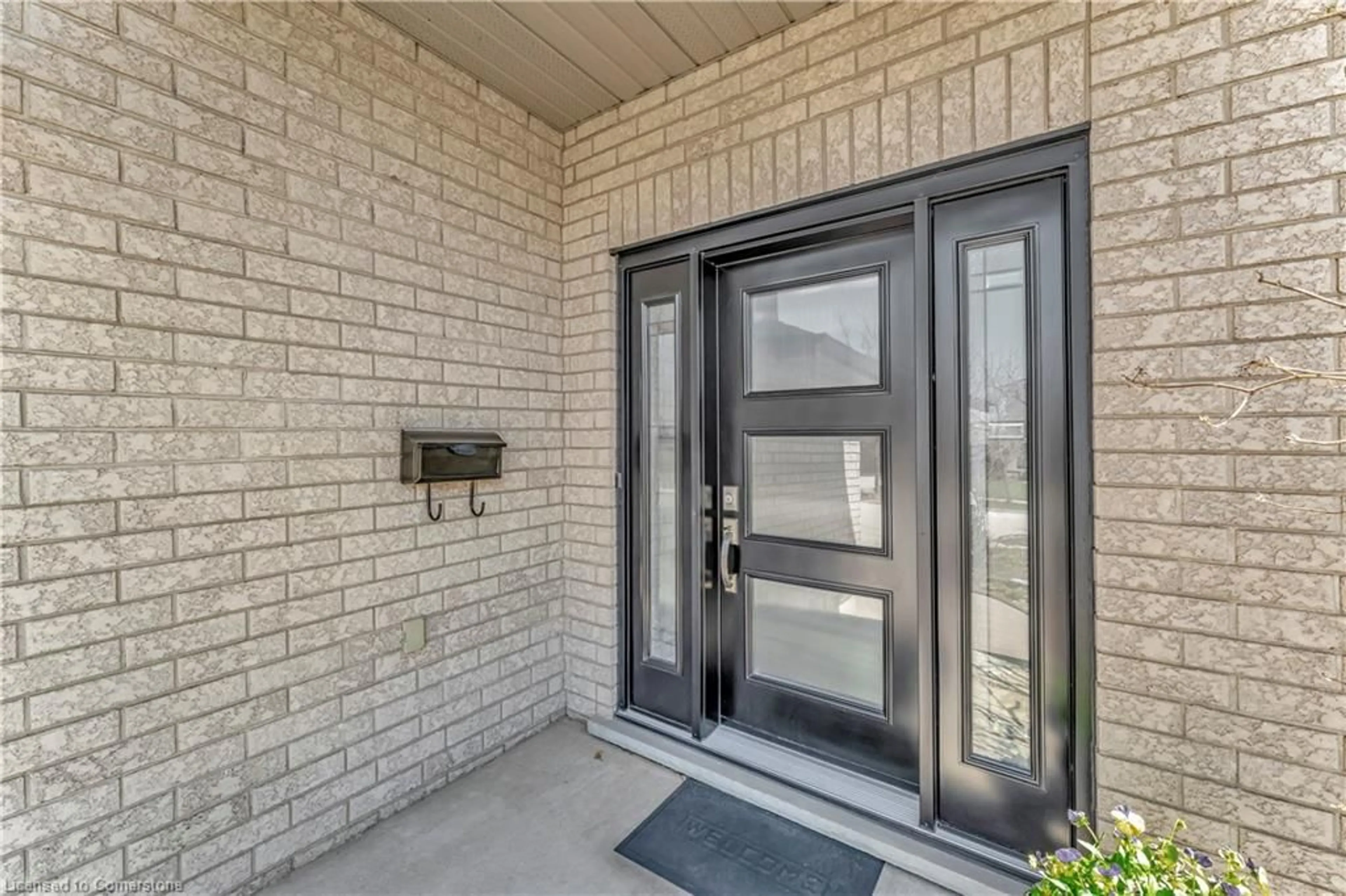 Indoor entryway for 578 Windjammer Way, Waterloo Ontario N2K 3Z6