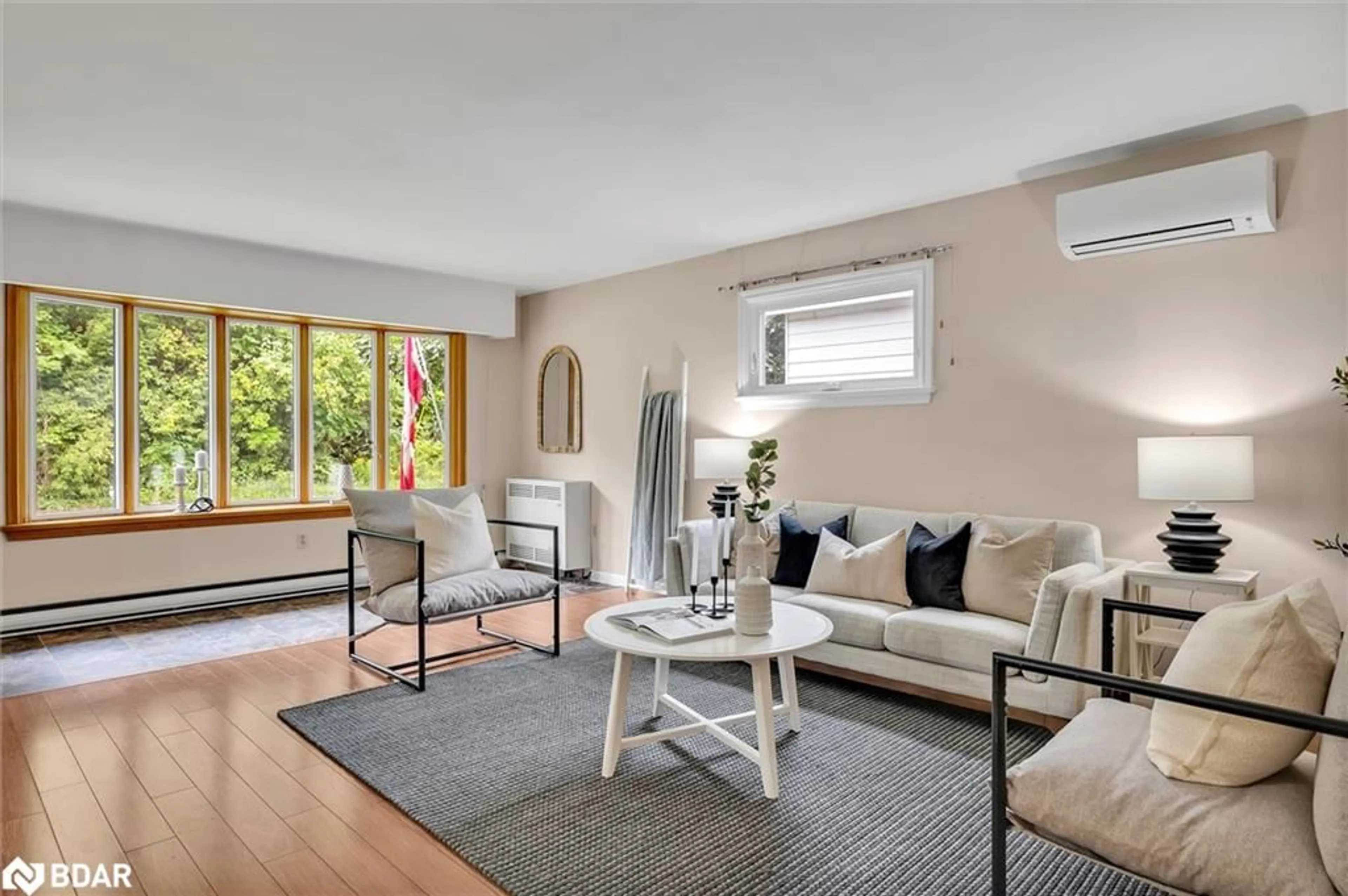 Living room with furniture, unknown for 28 Bond St, Fenelon Falls Ontario K0M 1N0