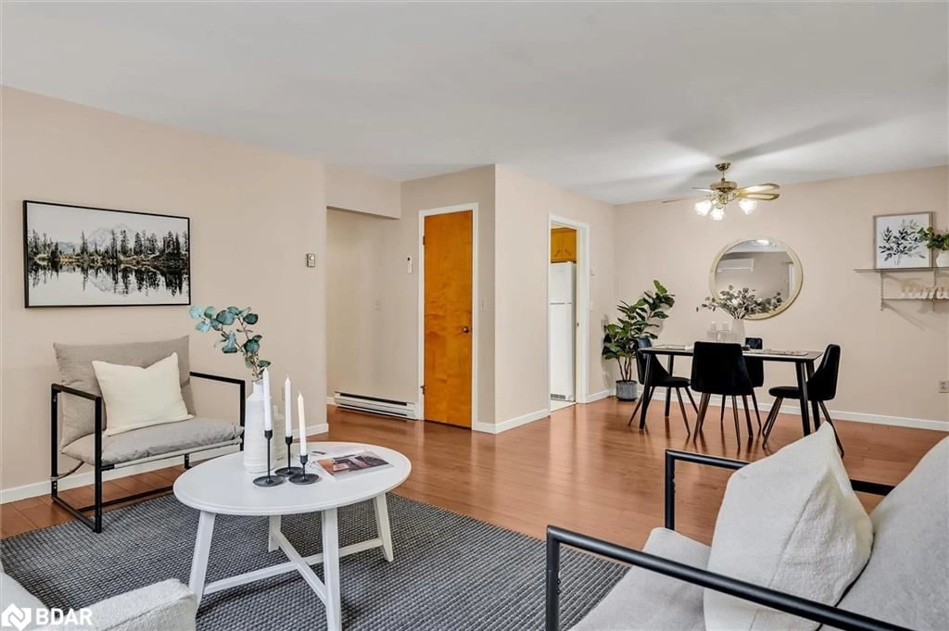 Living room with furniture, unknown for 28 Bond St, Fenelon Falls Ontario K0M 1N0