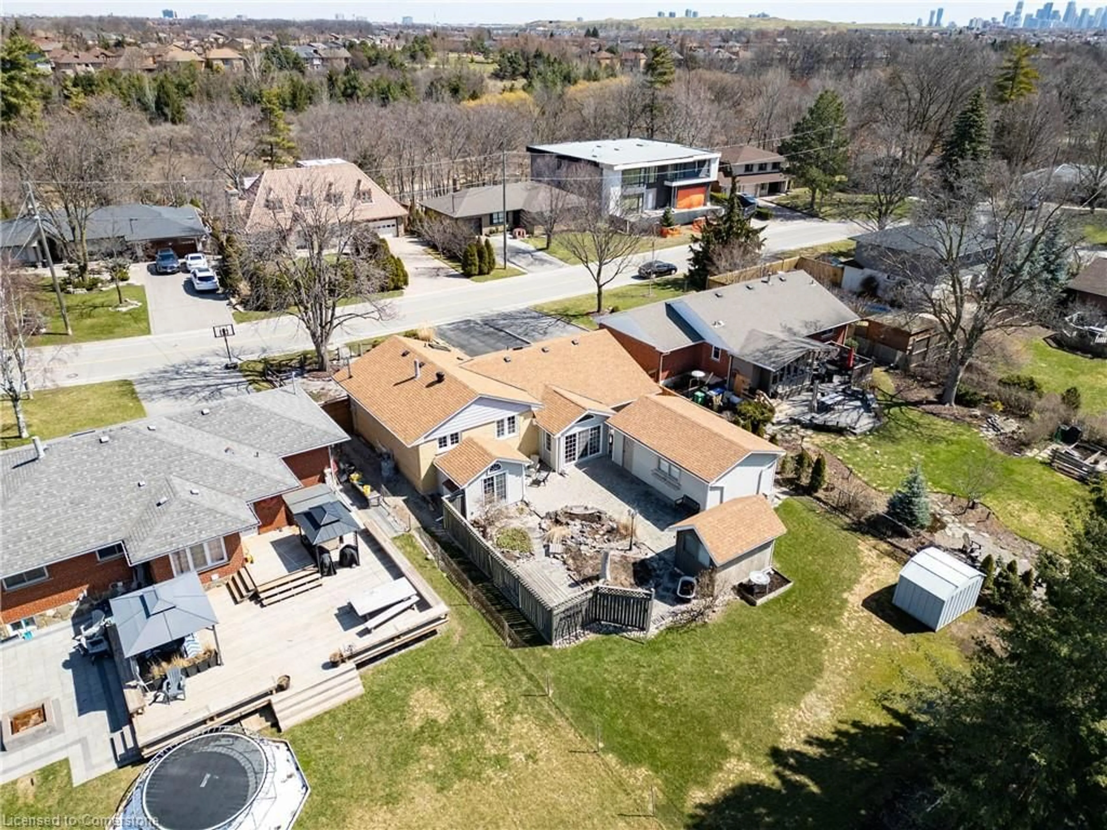 A pic from outside/outdoor area/front of a property/back of a property/a pic from drone, street for 10 Plainsman Rd, Mississauga Ontario L5N 1C5