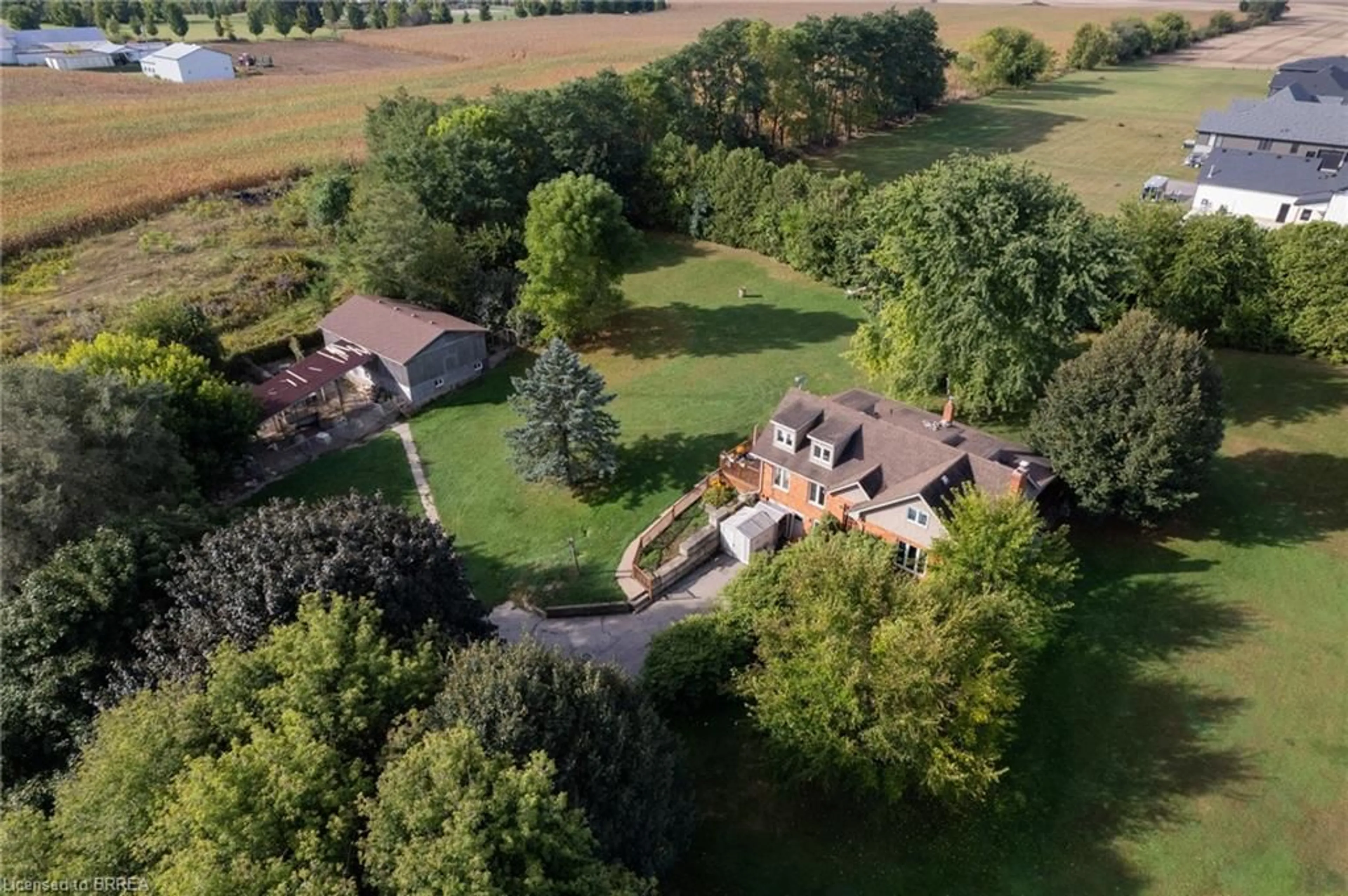 A pic from outside/outdoor area/front of a property/back of a property/a pic from drone, unknown for 93 Simcoe St, Scotland Ontario N0E 1R0