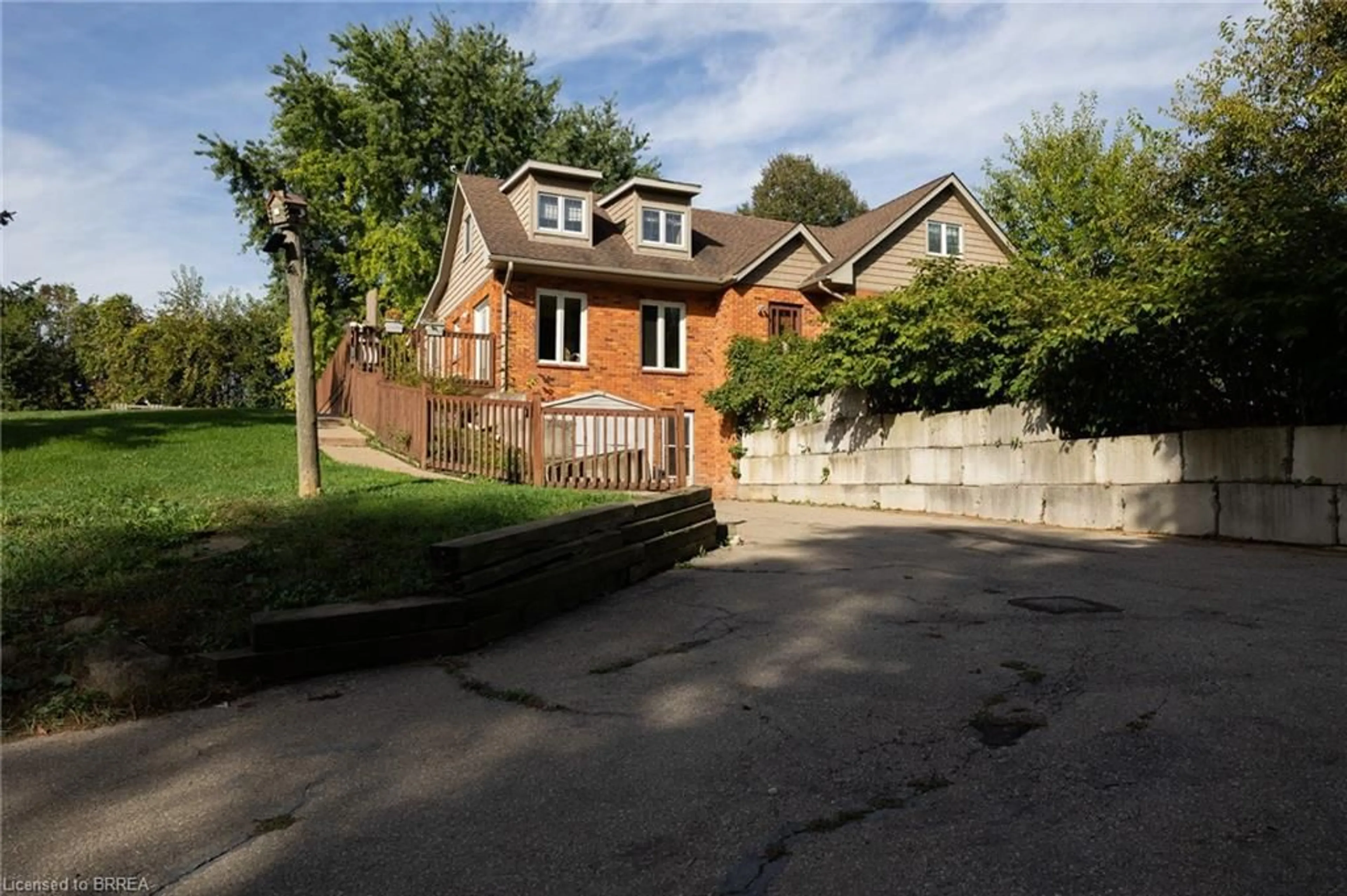 A pic from outside/outdoor area/front of a property/back of a property/a pic from drone, street for 93 Simcoe St, Scotland Ontario N0E 1R0