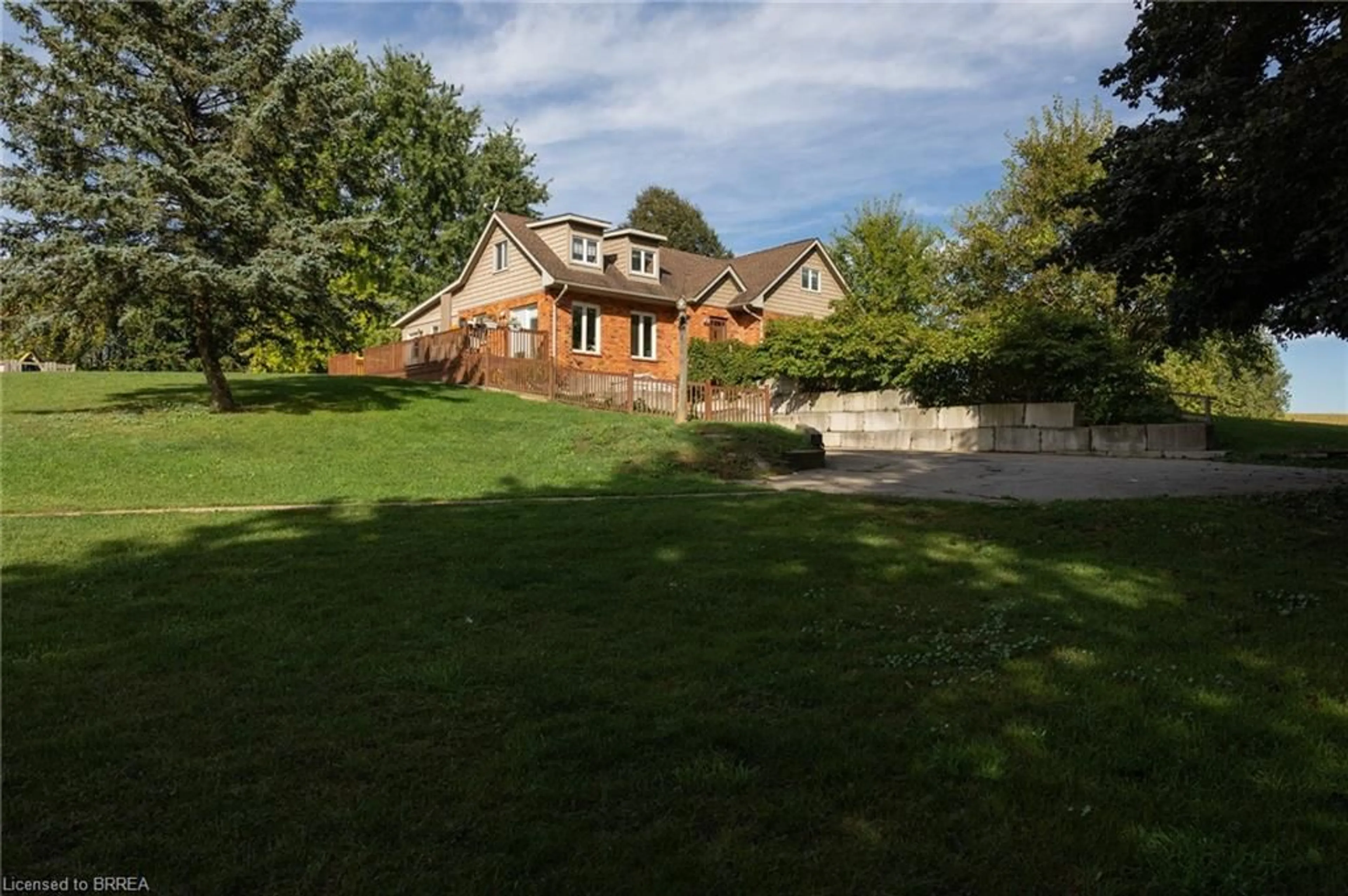 A pic from outside/outdoor area/front of a property/back of a property/a pic from drone, unknown for 93 Simcoe St, Scotland Ontario N0E 1R0